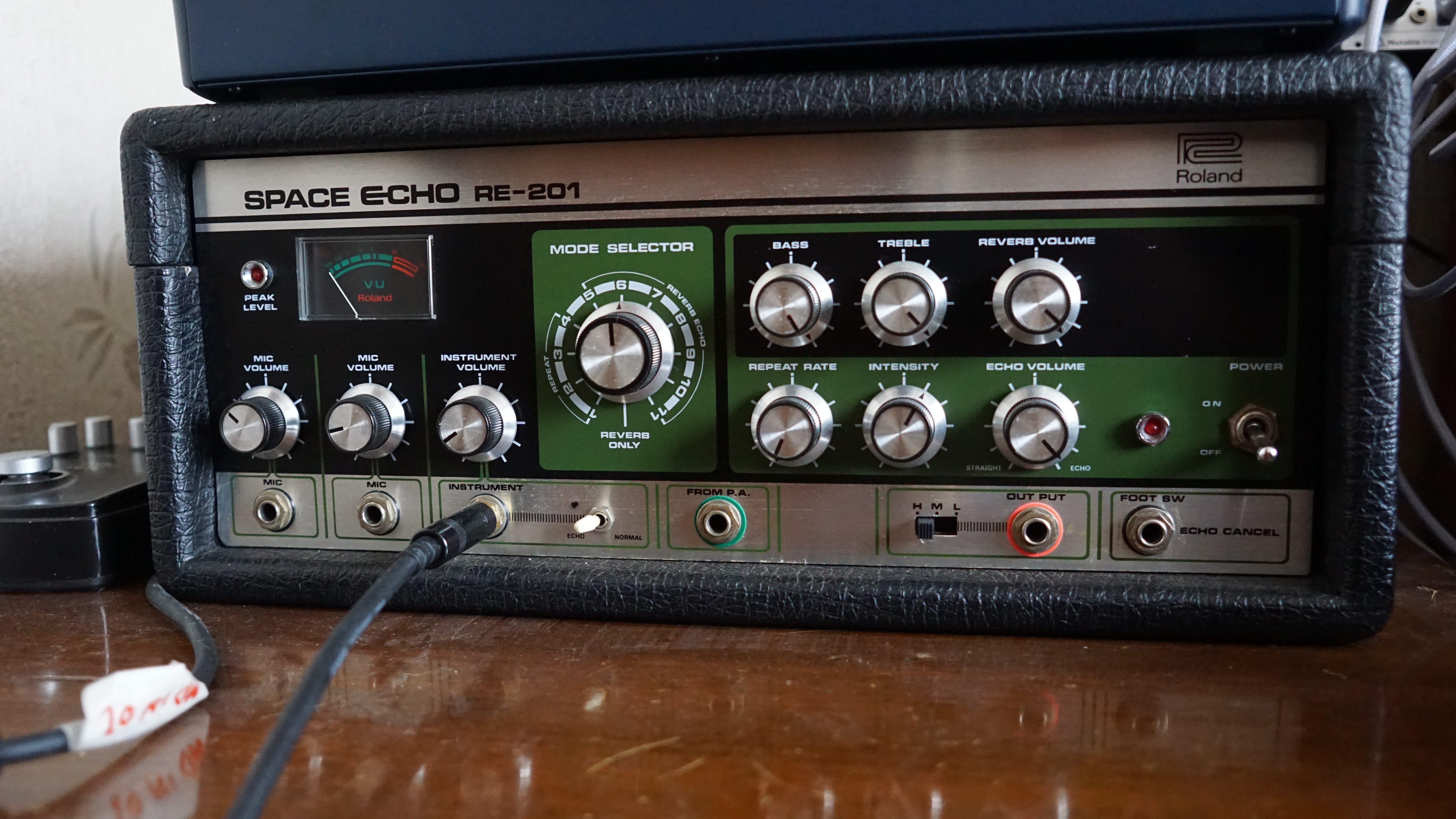 Photo Roland RE201 Space Echo Roland RE201 Space Echo (34592) (1840036) Audiofanzine