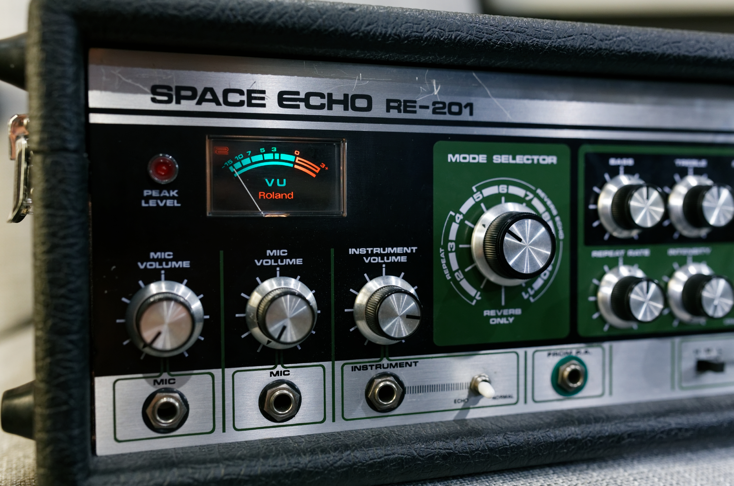 Roland Space Echo RE201 MINT (IledeFrance) Audiofanzine