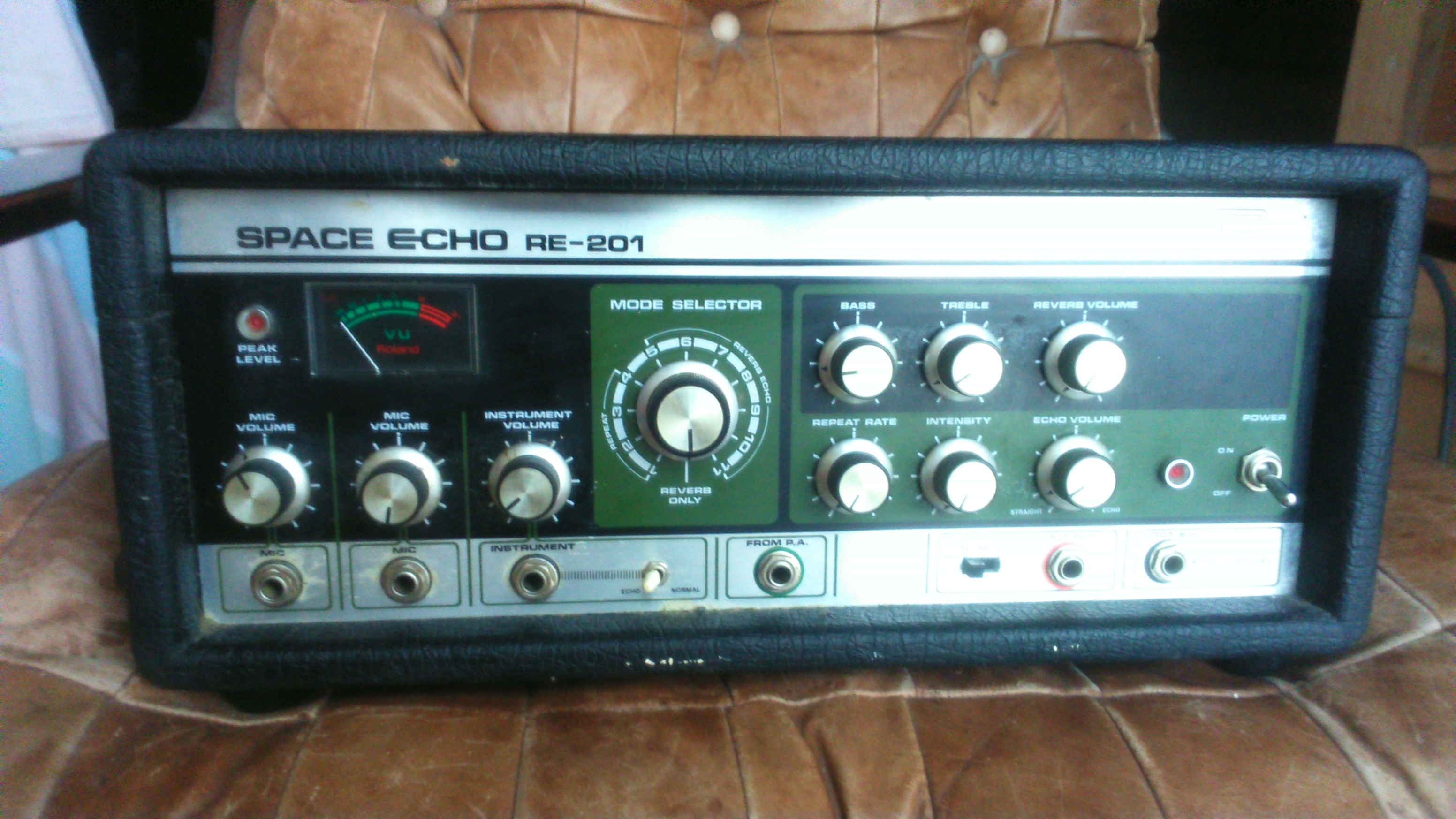 Photo Roland RE201 Space Echo Roland RE201 Space Echo (34392) (962758) Audiofanzine