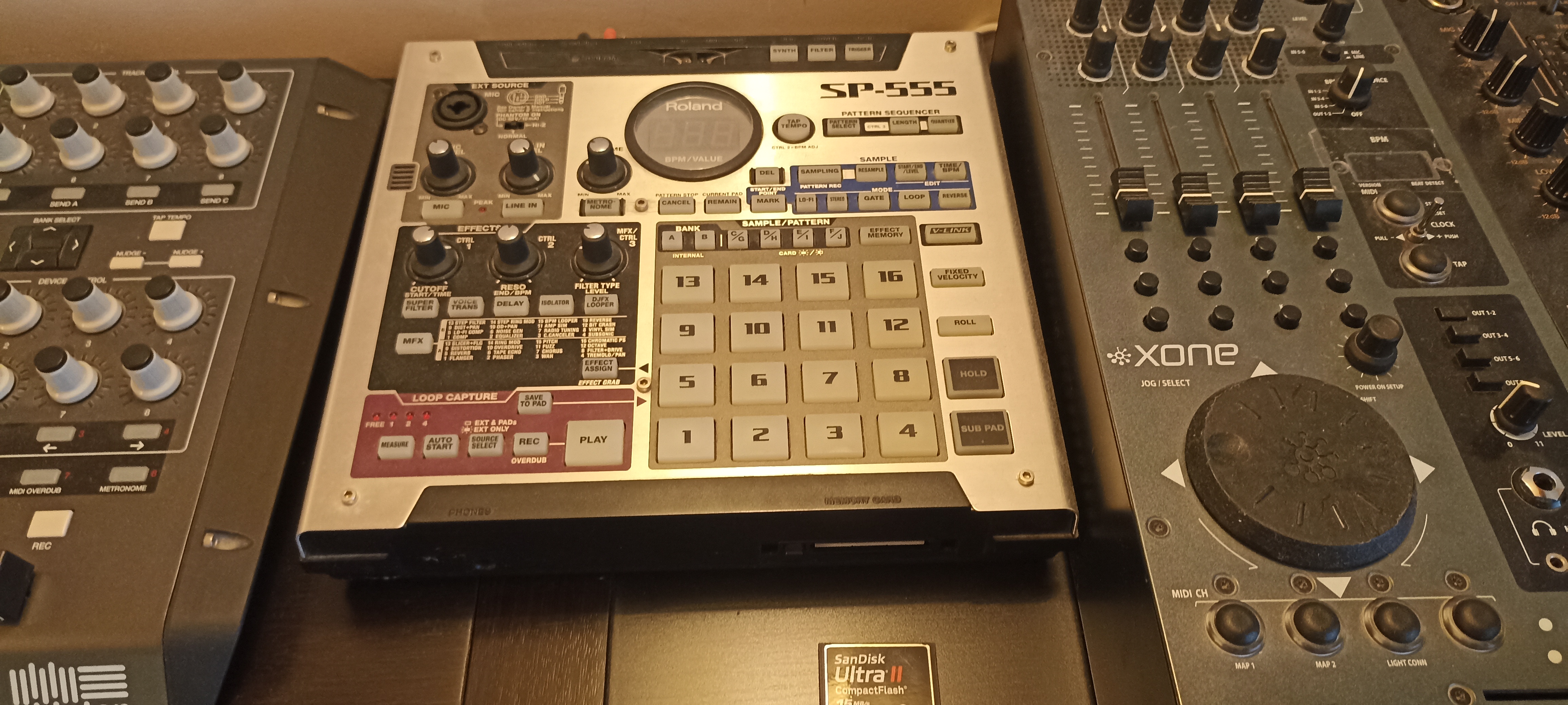 ROLAND ( ローランド ) SP-555 サンプラー - DJ機器