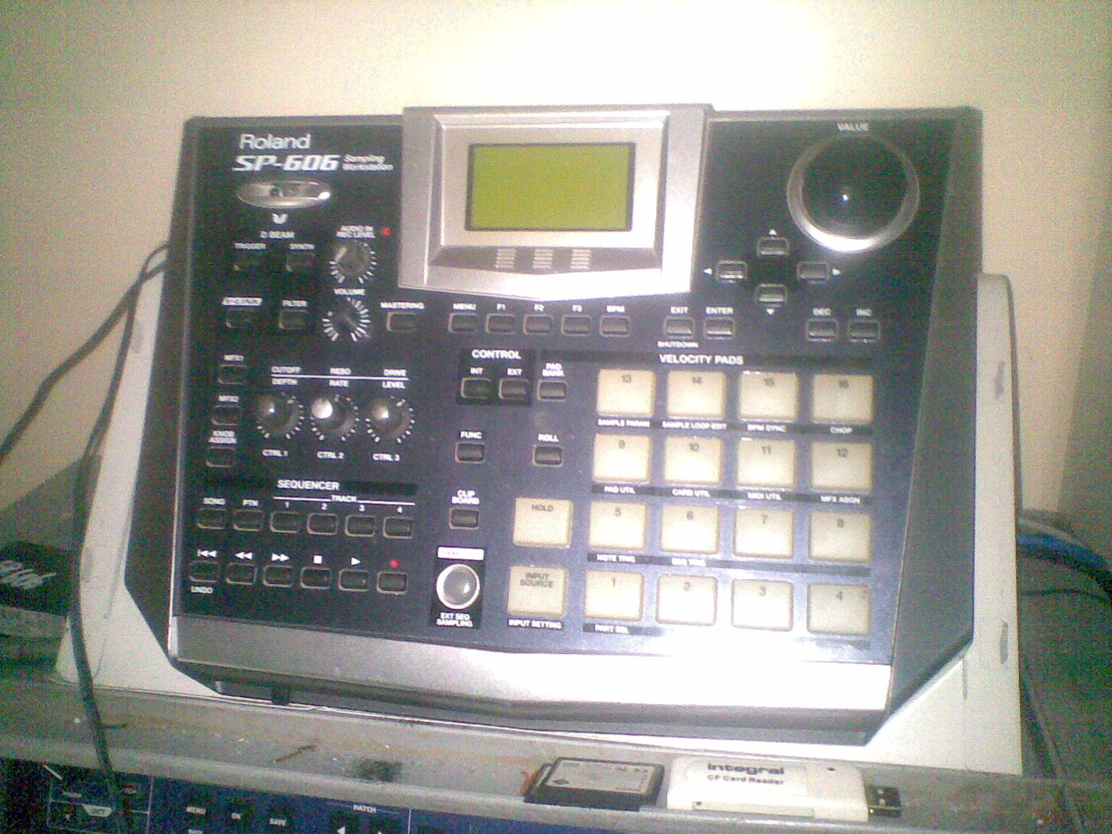 SP606 Roland SP606 Audiofanzine