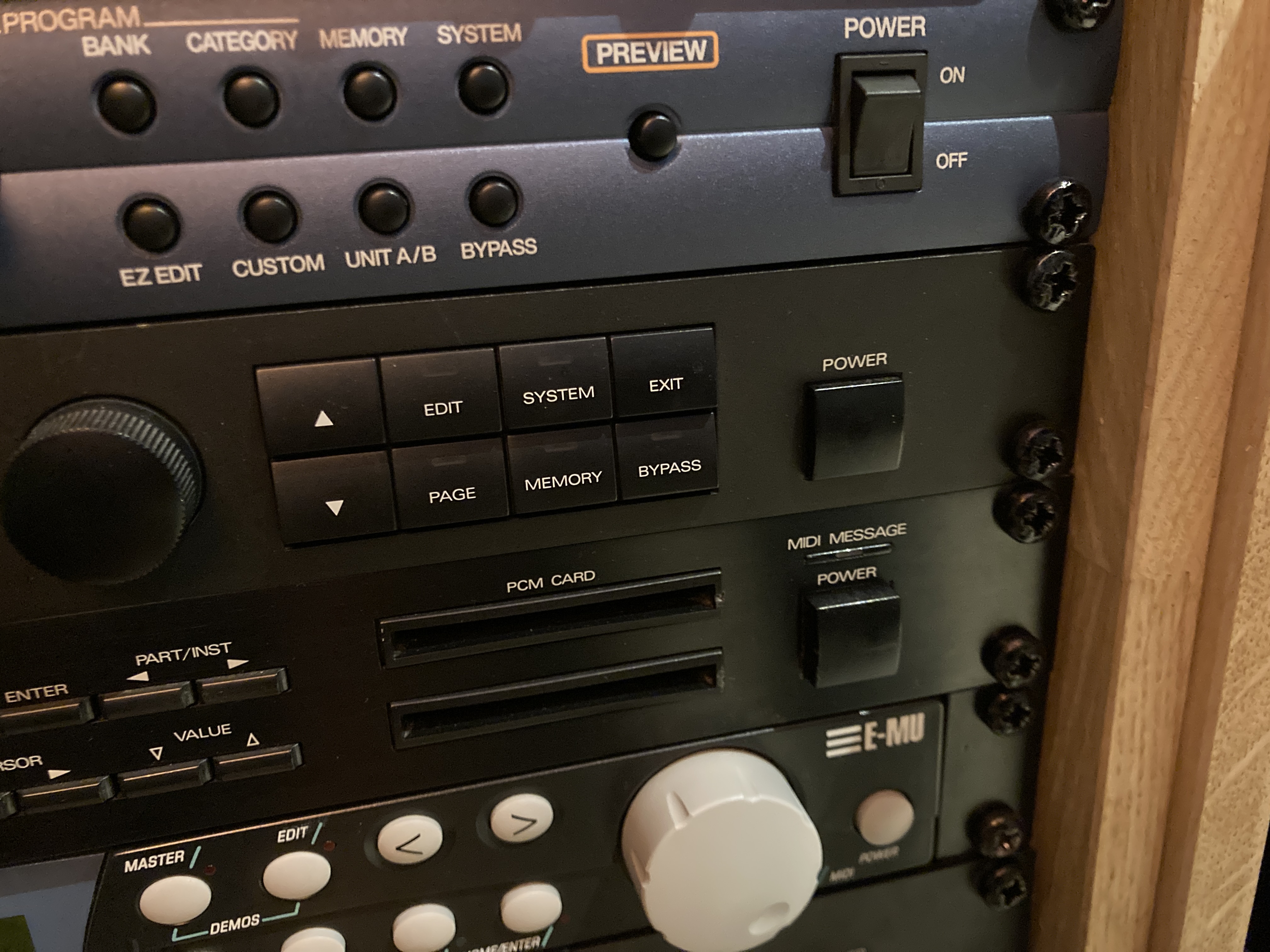 SRV-330 Dimensional Space Reverb Roland - Audiofanzine