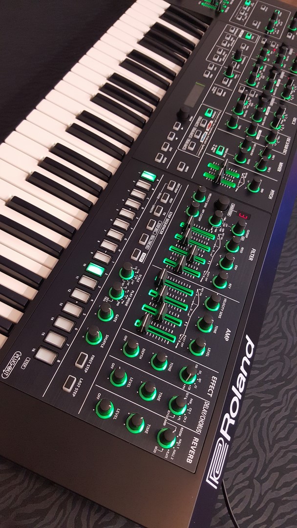 SYSTEM8 Roland SYSTEM8 Audiofanzine