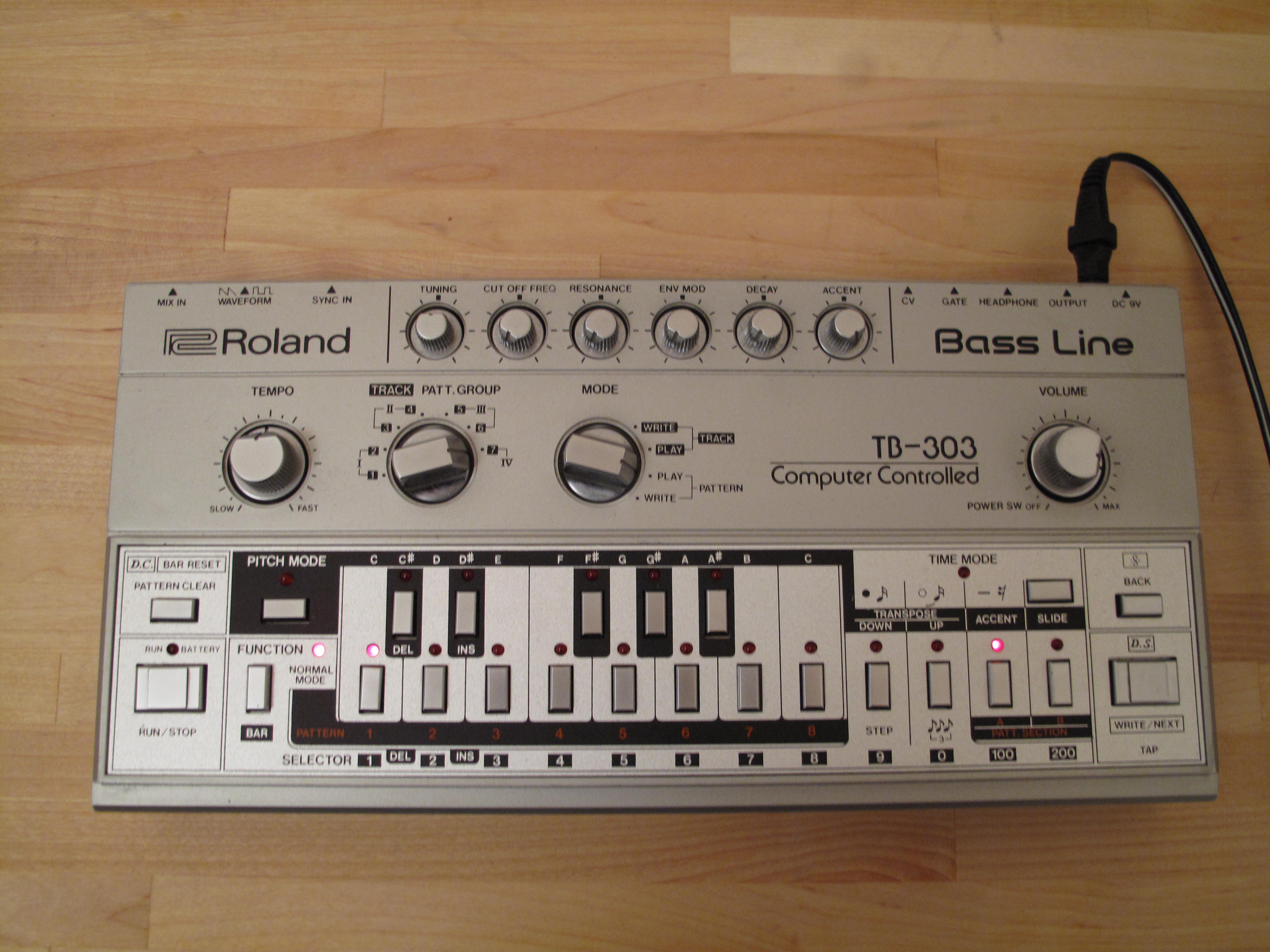 Photo Roland TB-303 : Roland TB-303 (73488) (#550291) - Audiofanzine