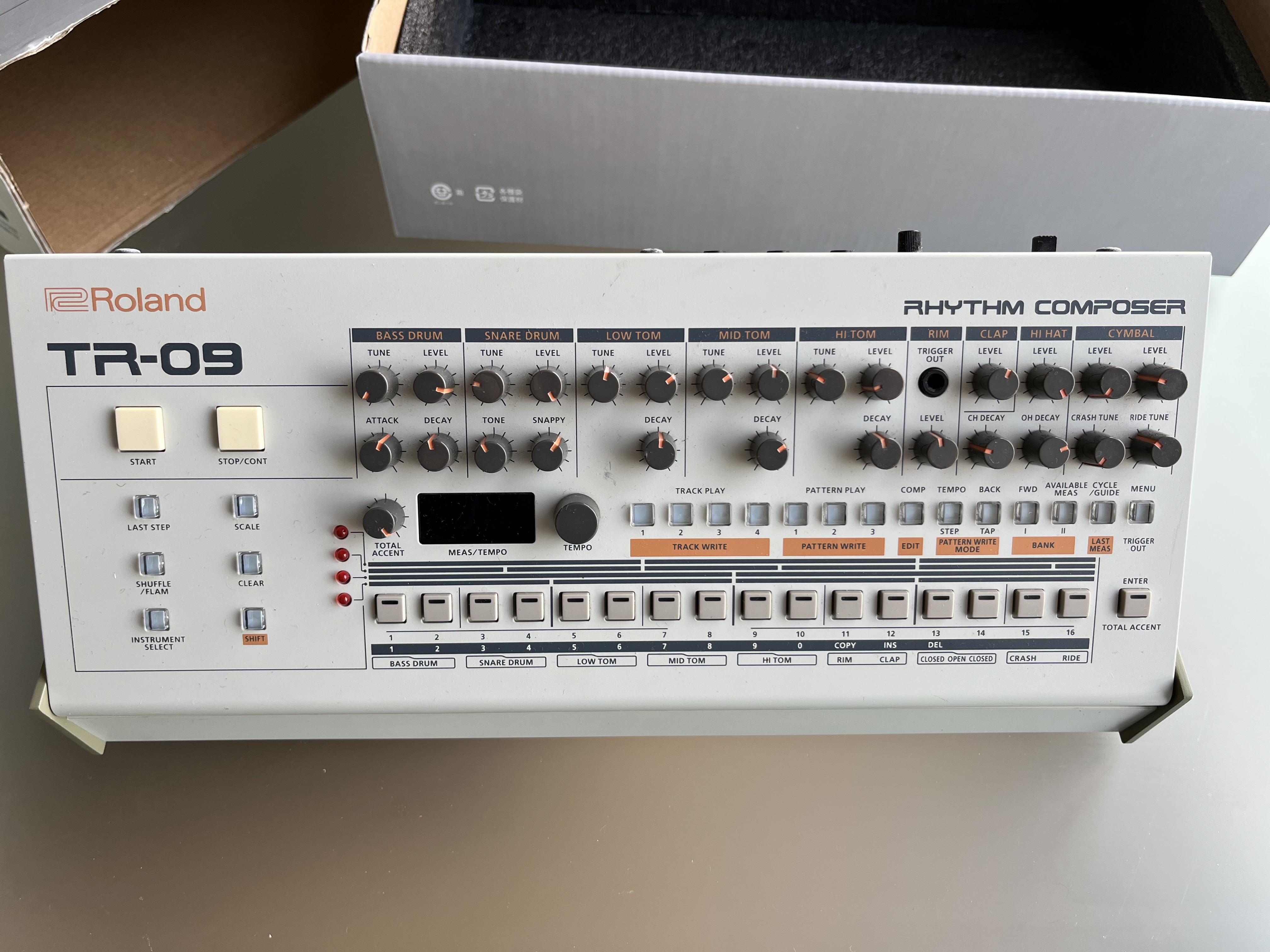 TR-09 - Roland TR-09 - Audiofanzine TR-09 - Roland TR-09 - Audiofanzine