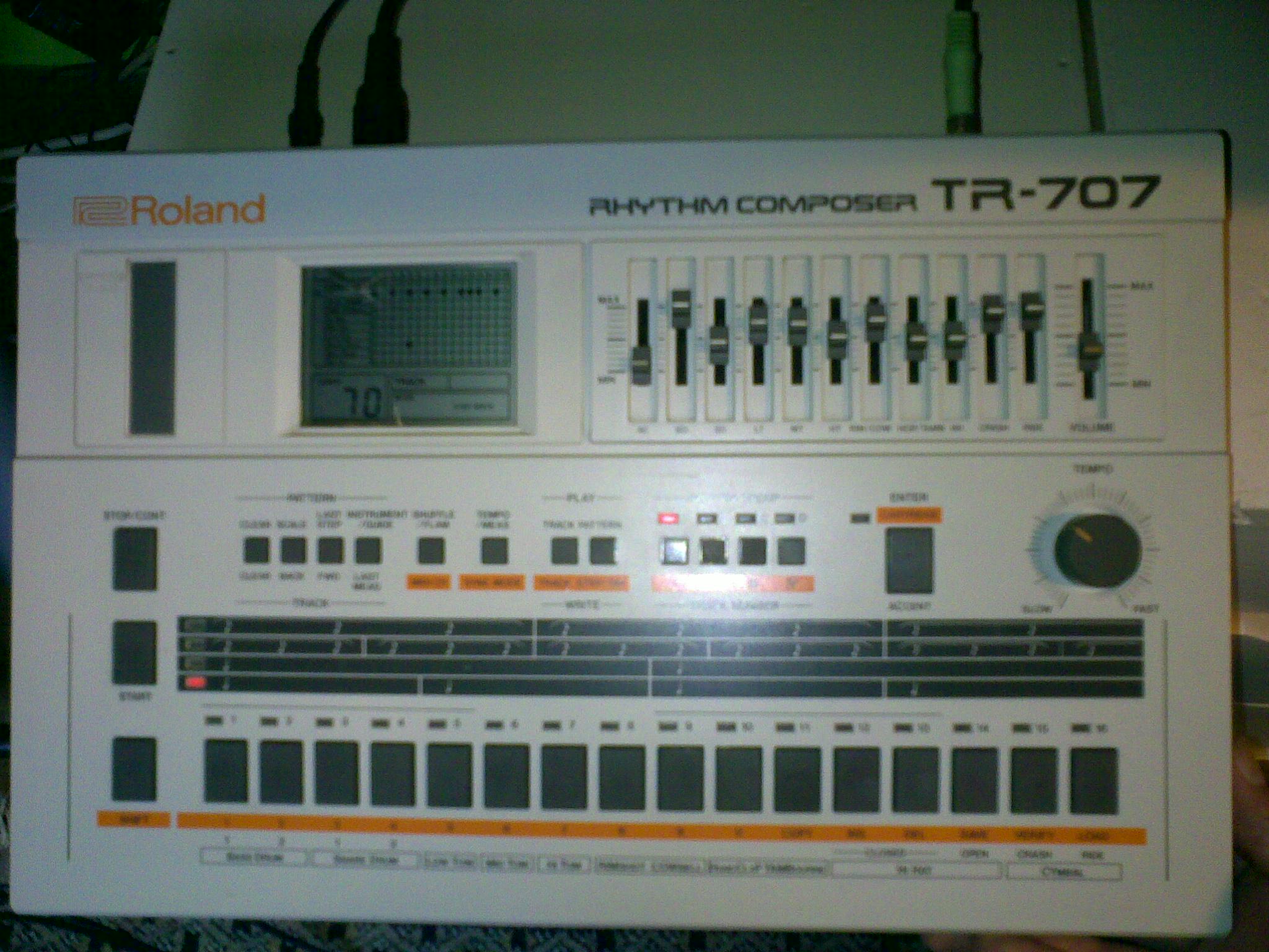 photo-roland-tr-707-roland-tr-707-51505-305530-audiofanzine
