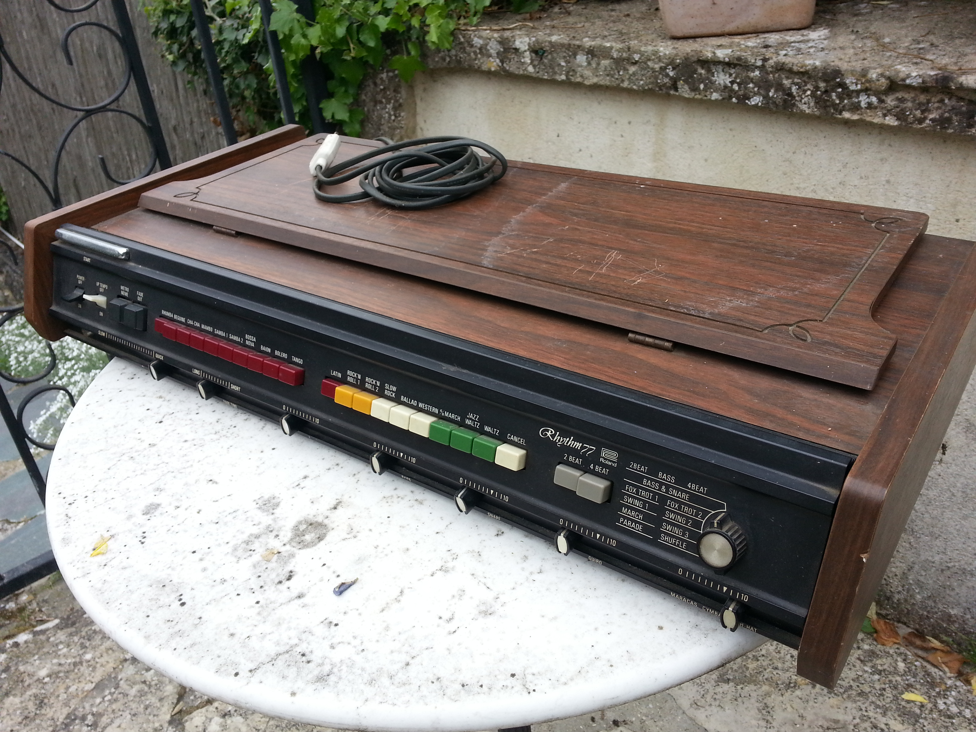 Photo Roland TR 77 Roland TR 77 (98002) (833118) Audiofanzine