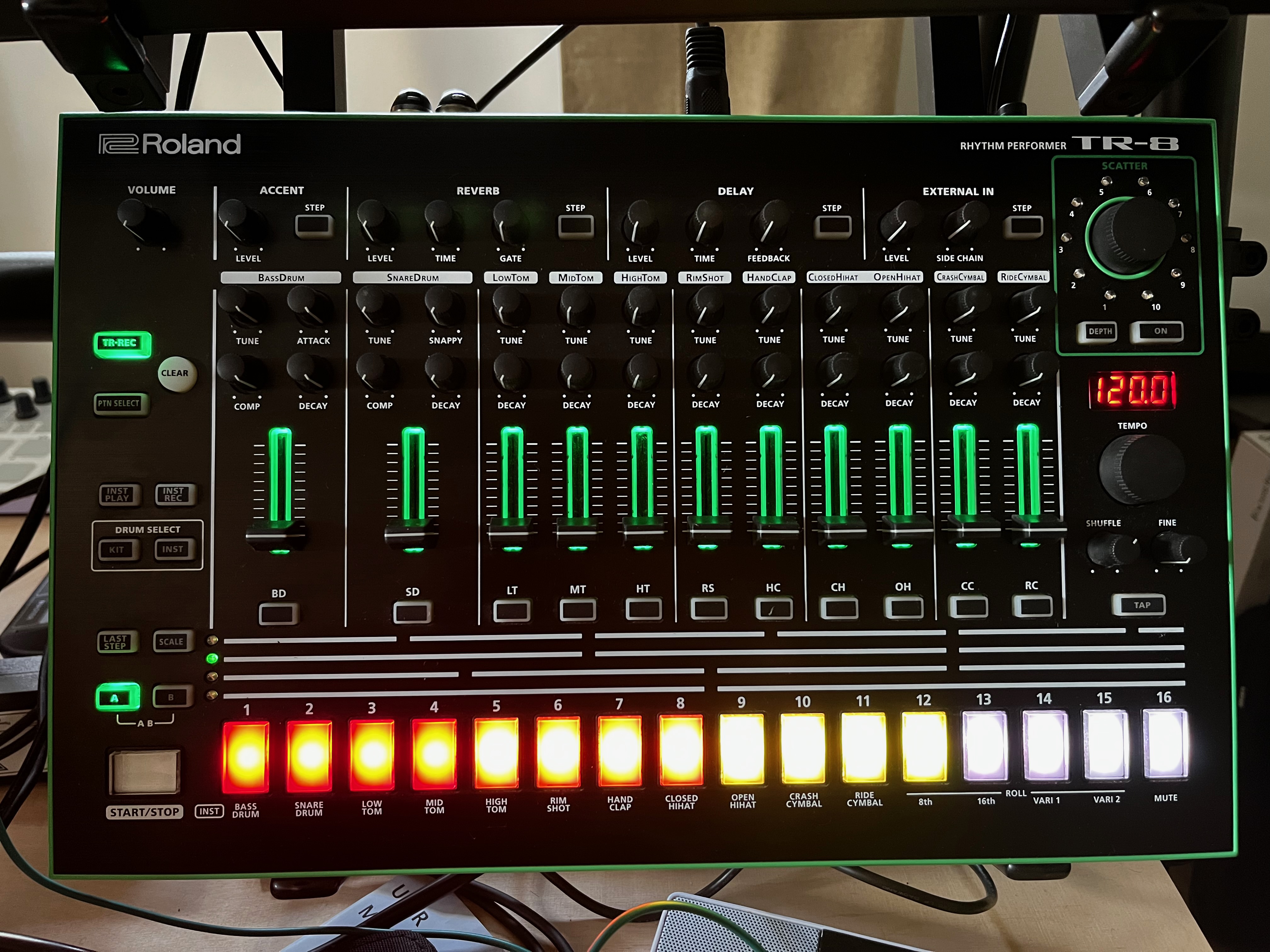 Roland TR8 (Aquitaine) Audiofanzine