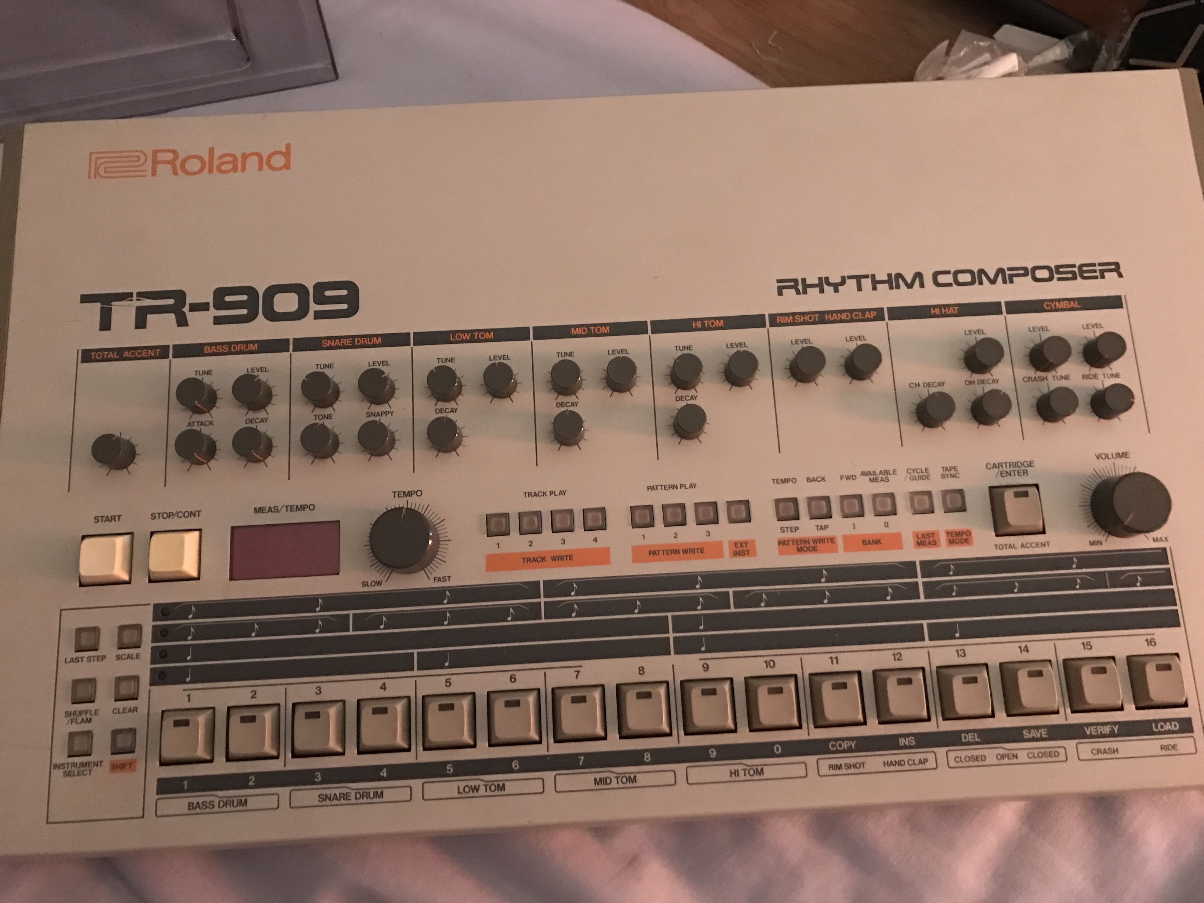 Roland TR909 Audiofanzine