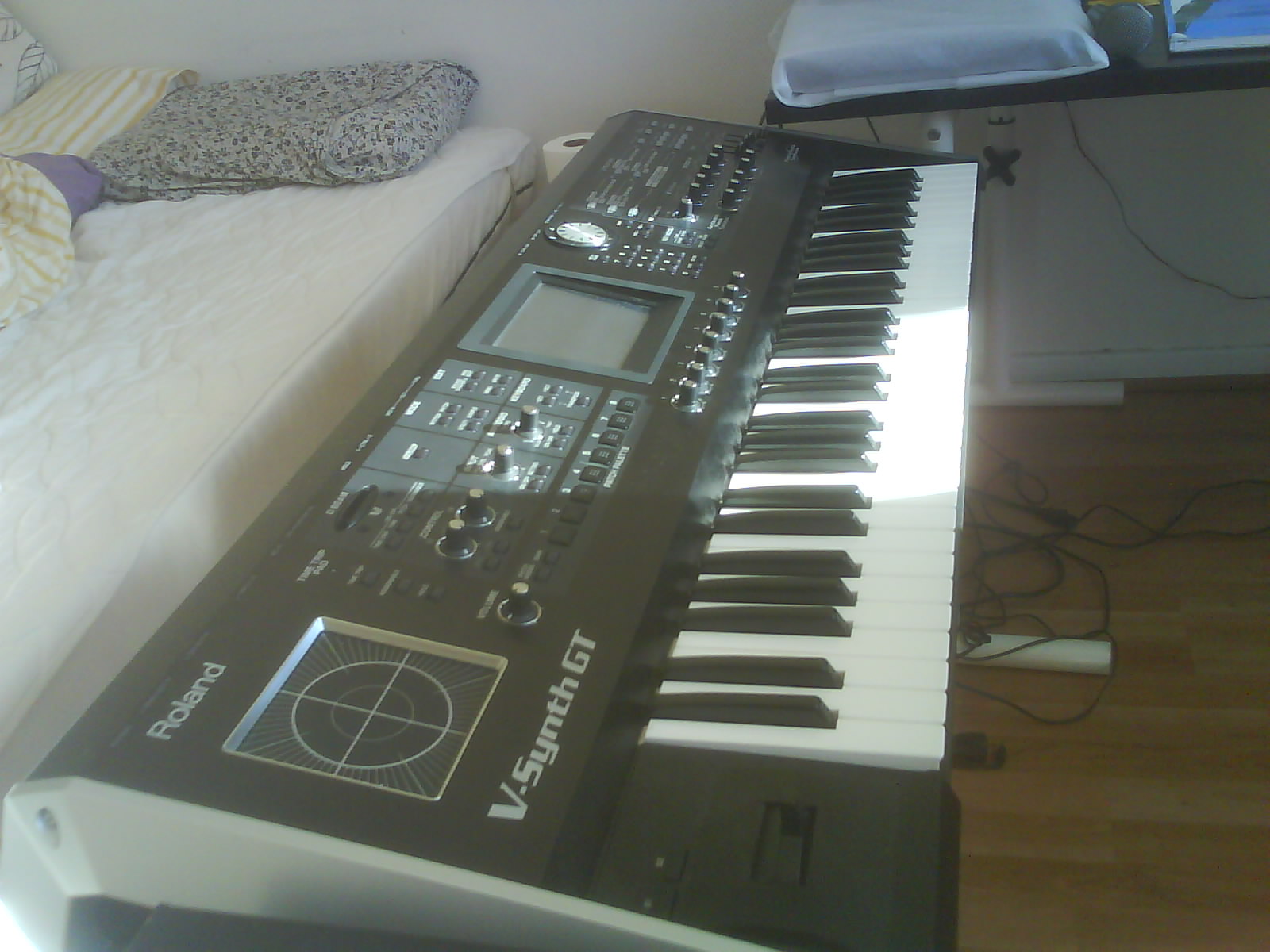 roland v synth gt