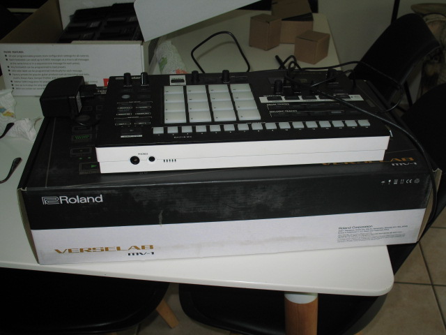 Mpc One Roland VERSELAB MV-1 Music Production Studio - All-in-One