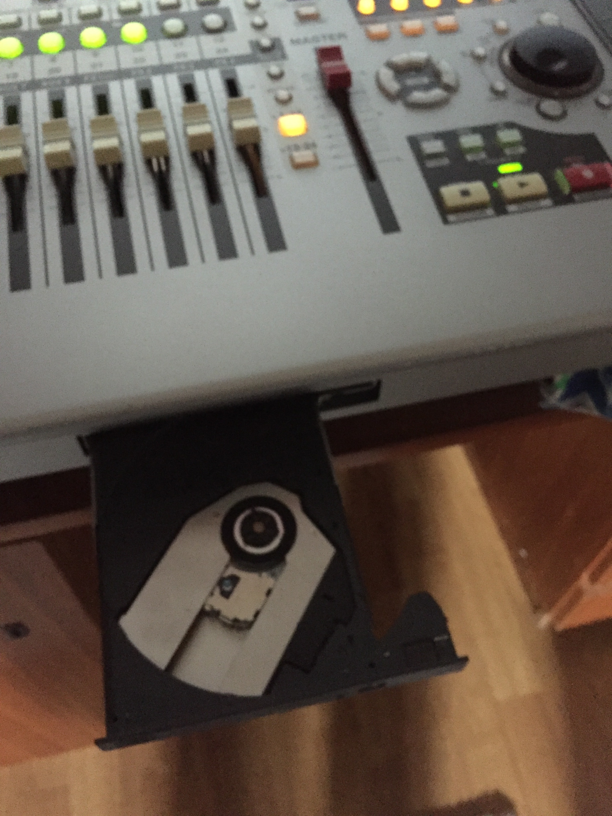 VS2400 CD Roland VS2400 CD Audiofanzine