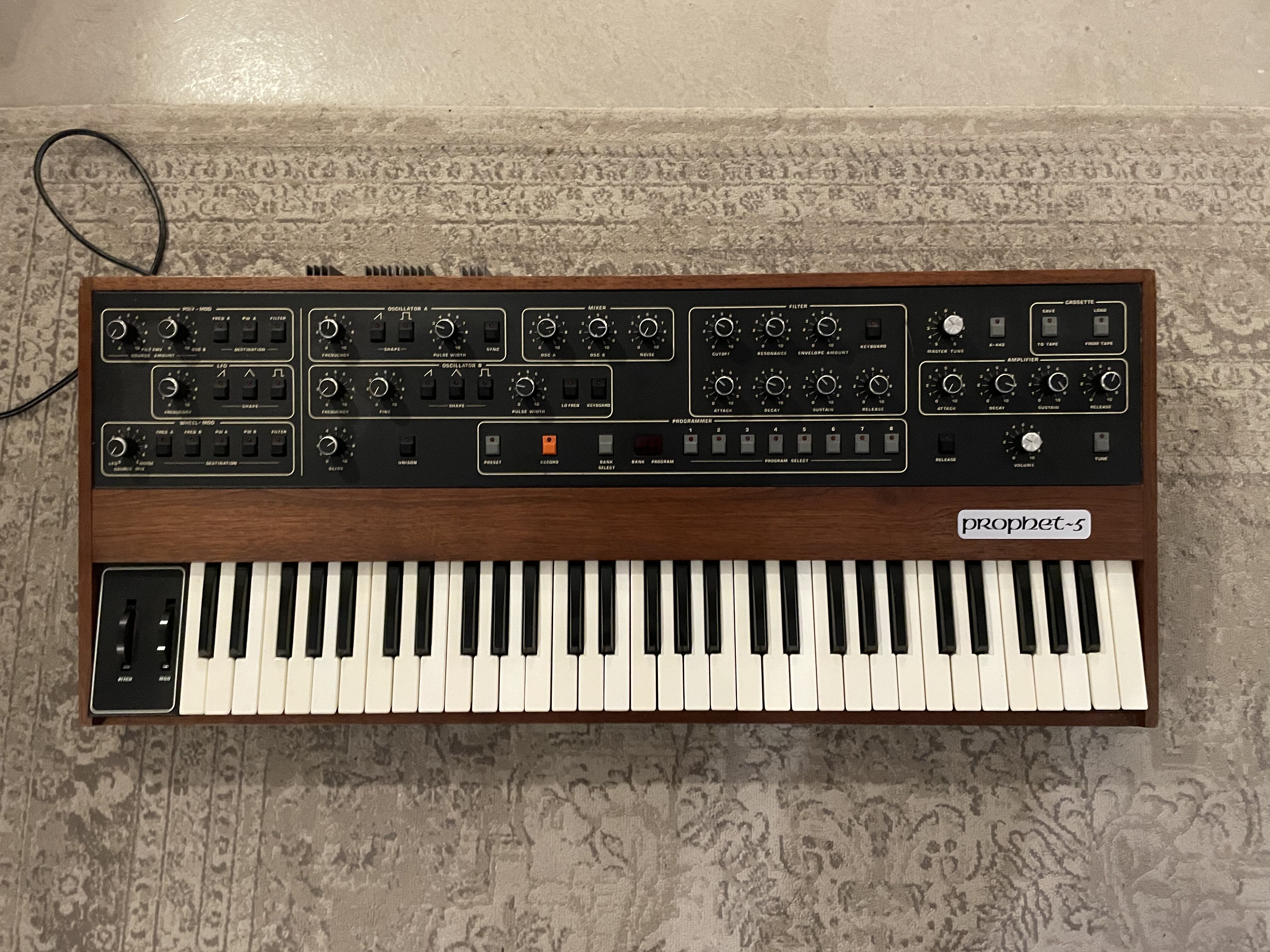 Prophet-5 Rev3 - Sequential Circuits Prophet-5 Rev3 - Audiofanzine