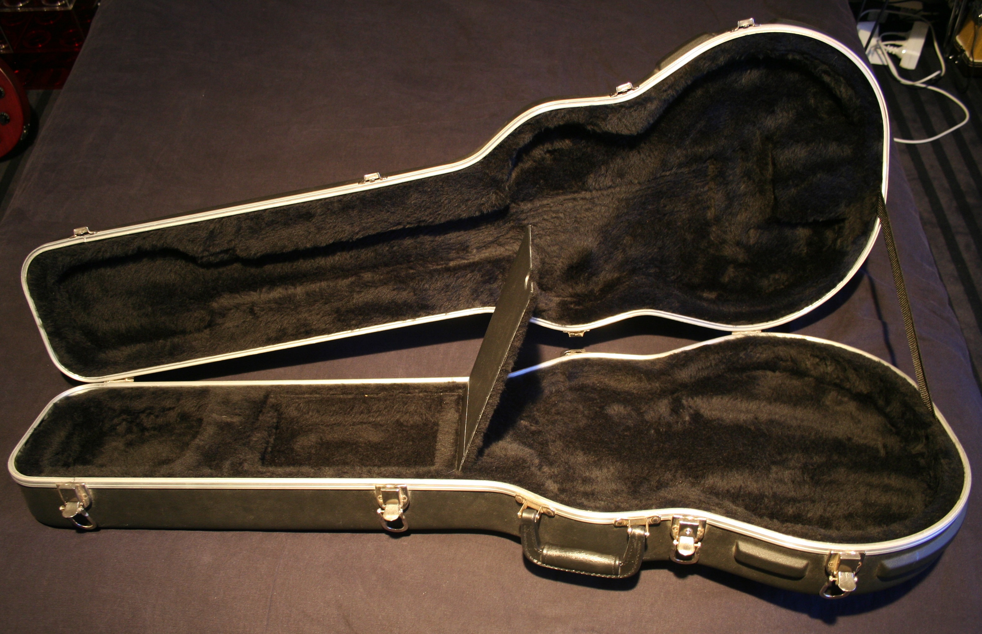 SKB 1SKB56 Les Paul Hardshell Guitar Case image (228511) Audiofanzine