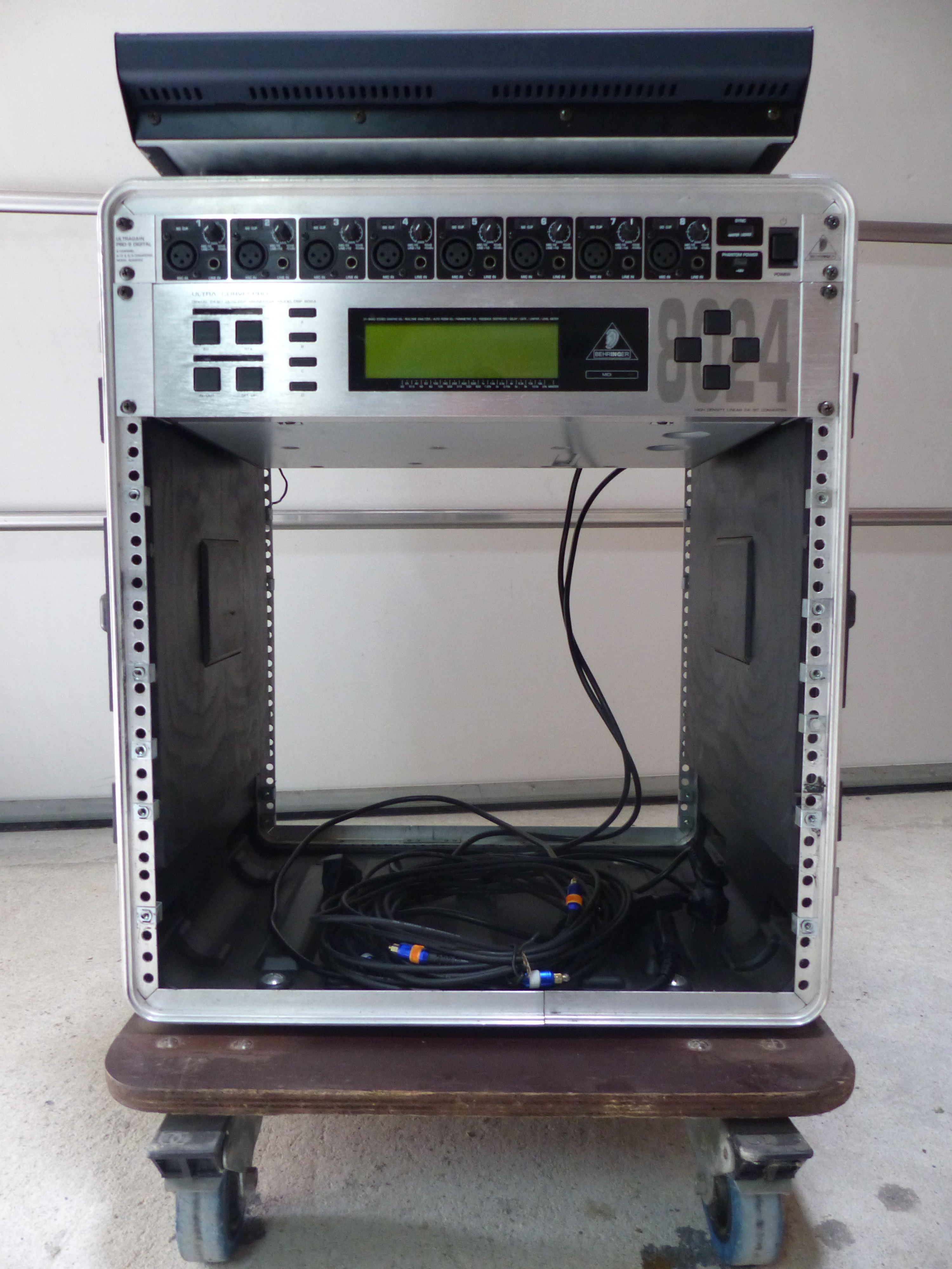 SKB 12 UNIT EFFECTS RACK SKB SKB 12 Unit Effects Rack Audiofanzine