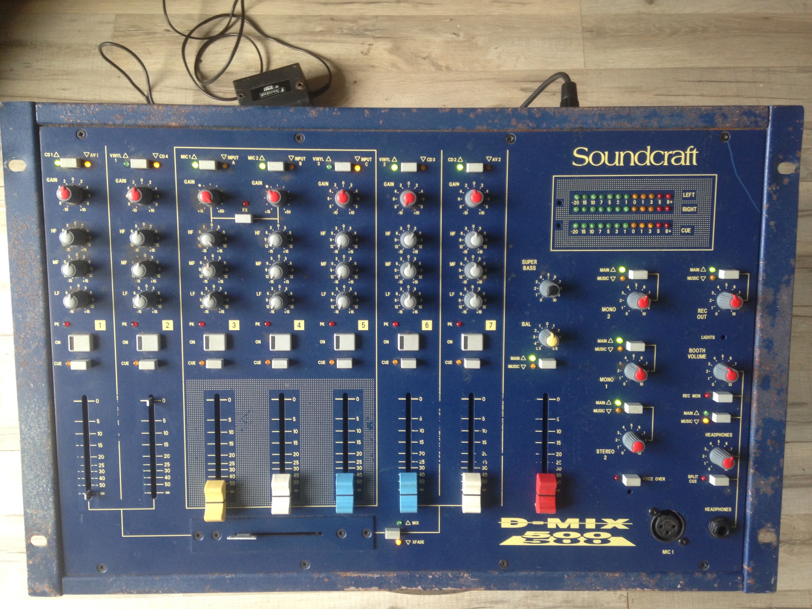 table de mixage soundcraft 500