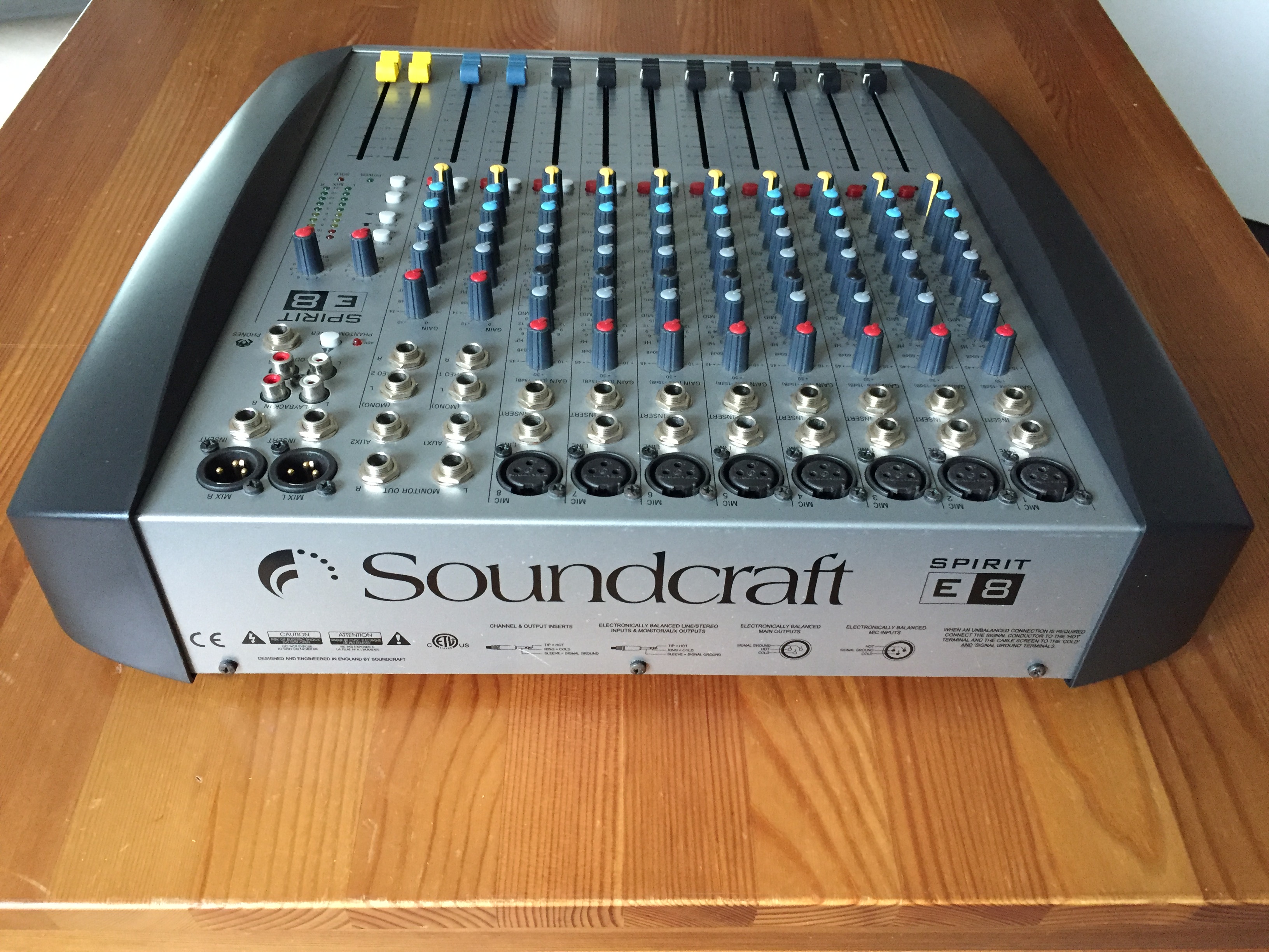 E8 - Soundcraft E8 - Audiofanzine
