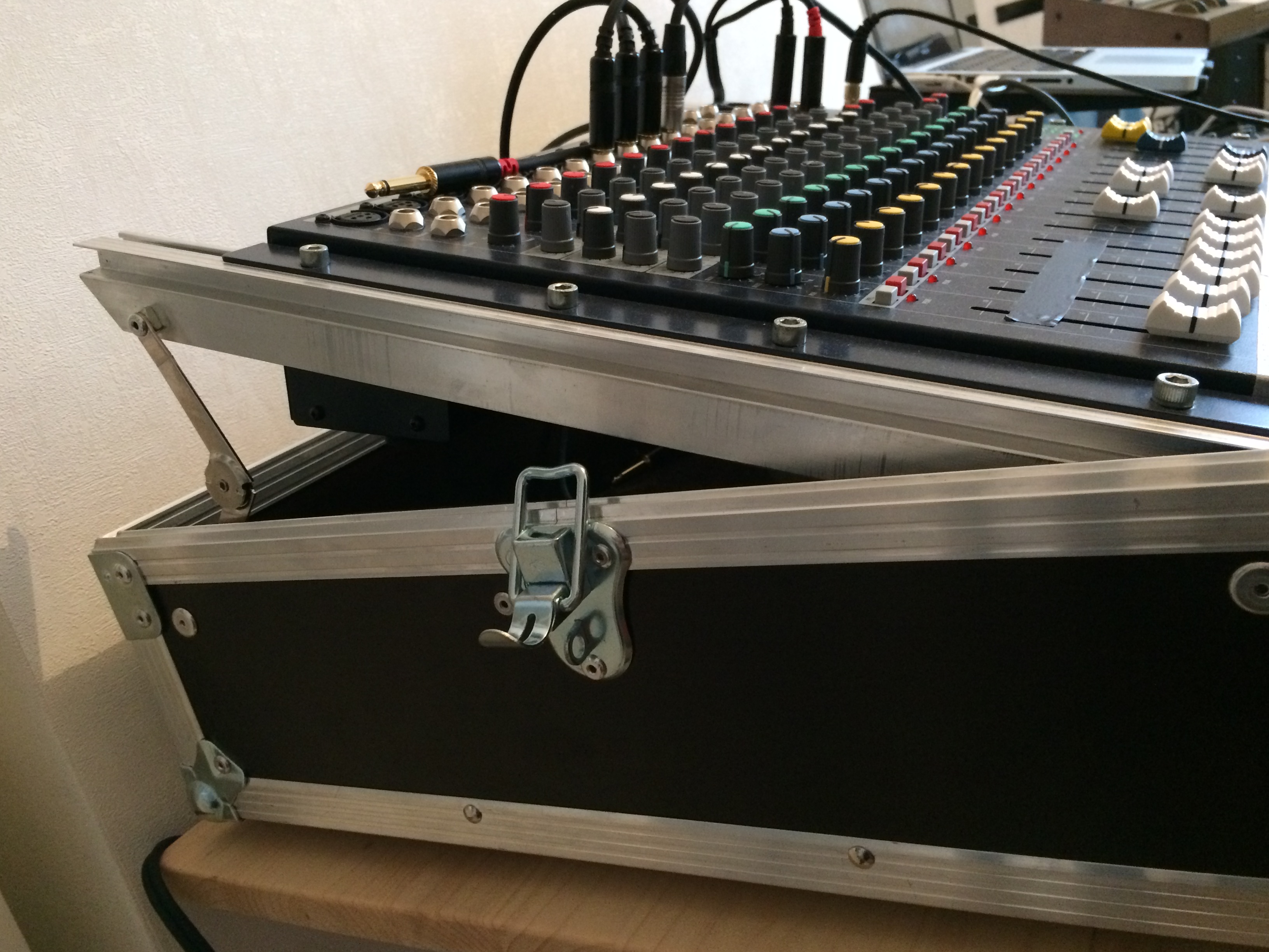 EPM12 - Soundcraft EPM12 - Audiofanzine