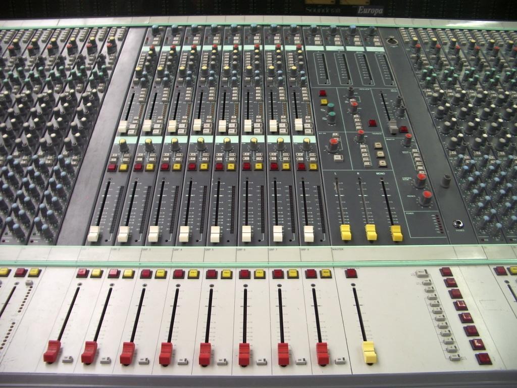 Photo Soundcraft Europa 40/12/8/8 Soundcraft Europa 40/12/8/8 (27593