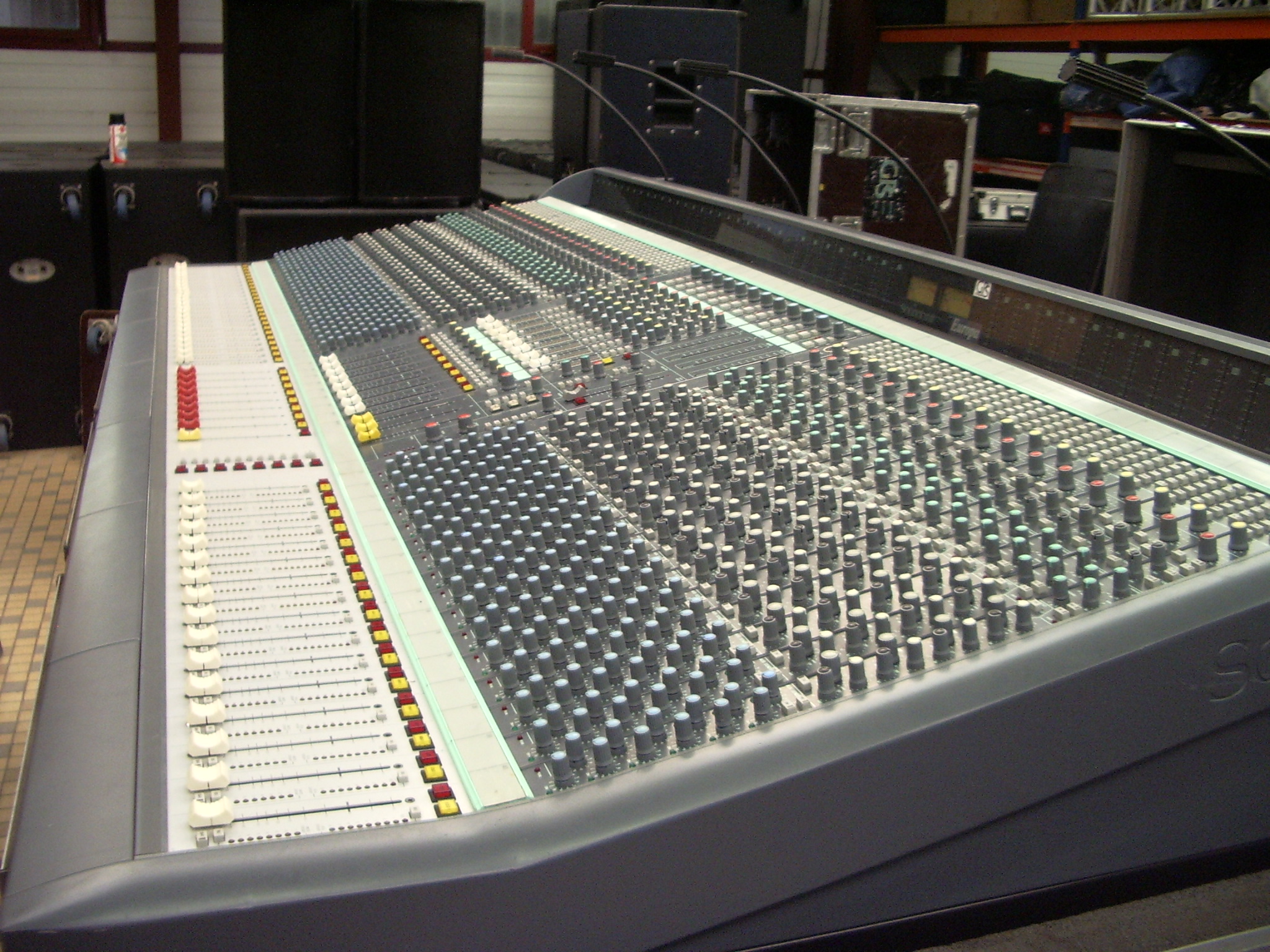 EUROPA 40/12/8/8 Soundcraft Europa 40/12/8/8 Audiofanzine