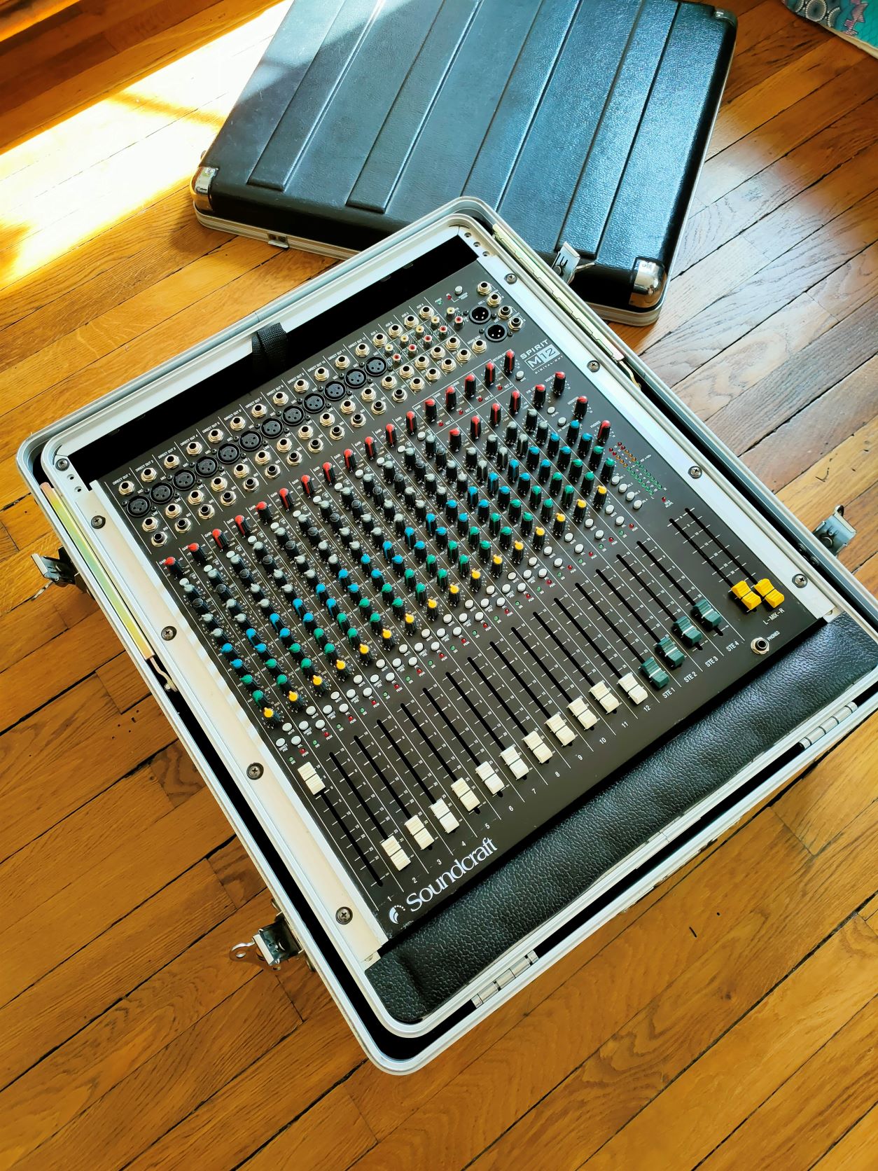 M12 - Soundcraft M12 - Audiofanzine