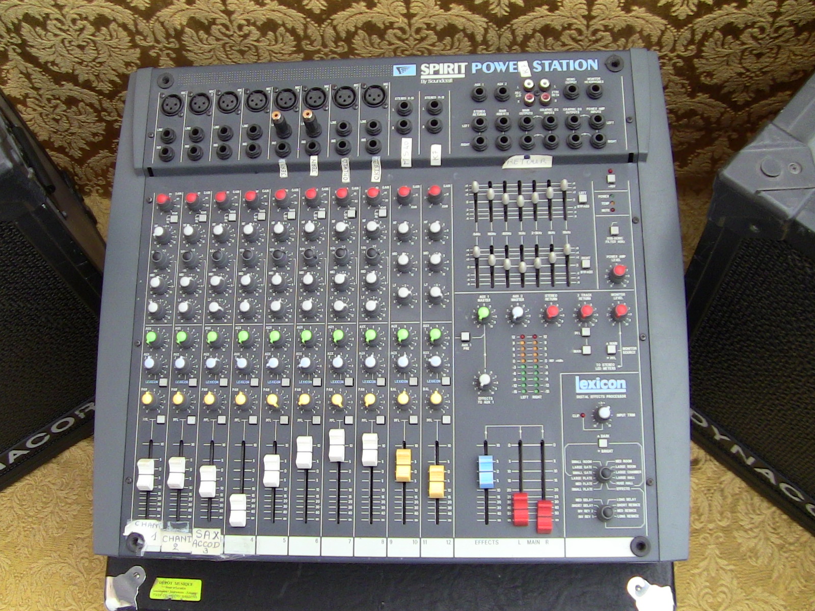table de mixage amplifiee