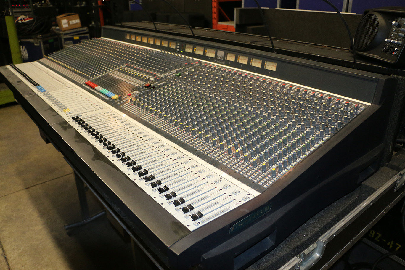 table de mixage studio professionnel