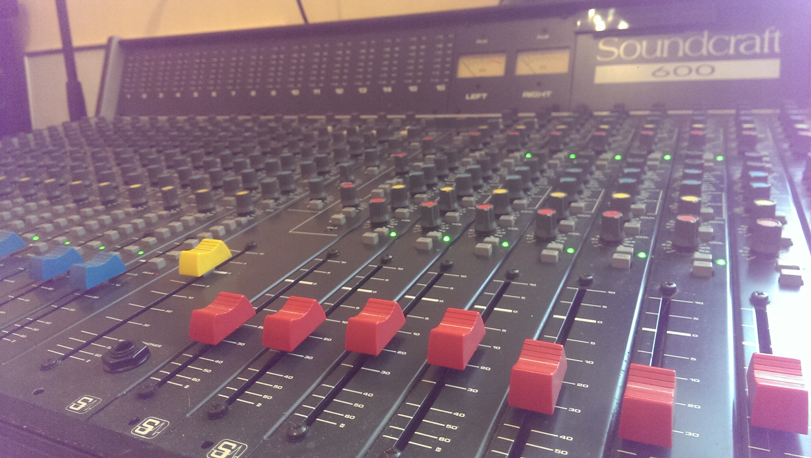 SERIES 600 Soundcraft Series 600 Audiofanzine