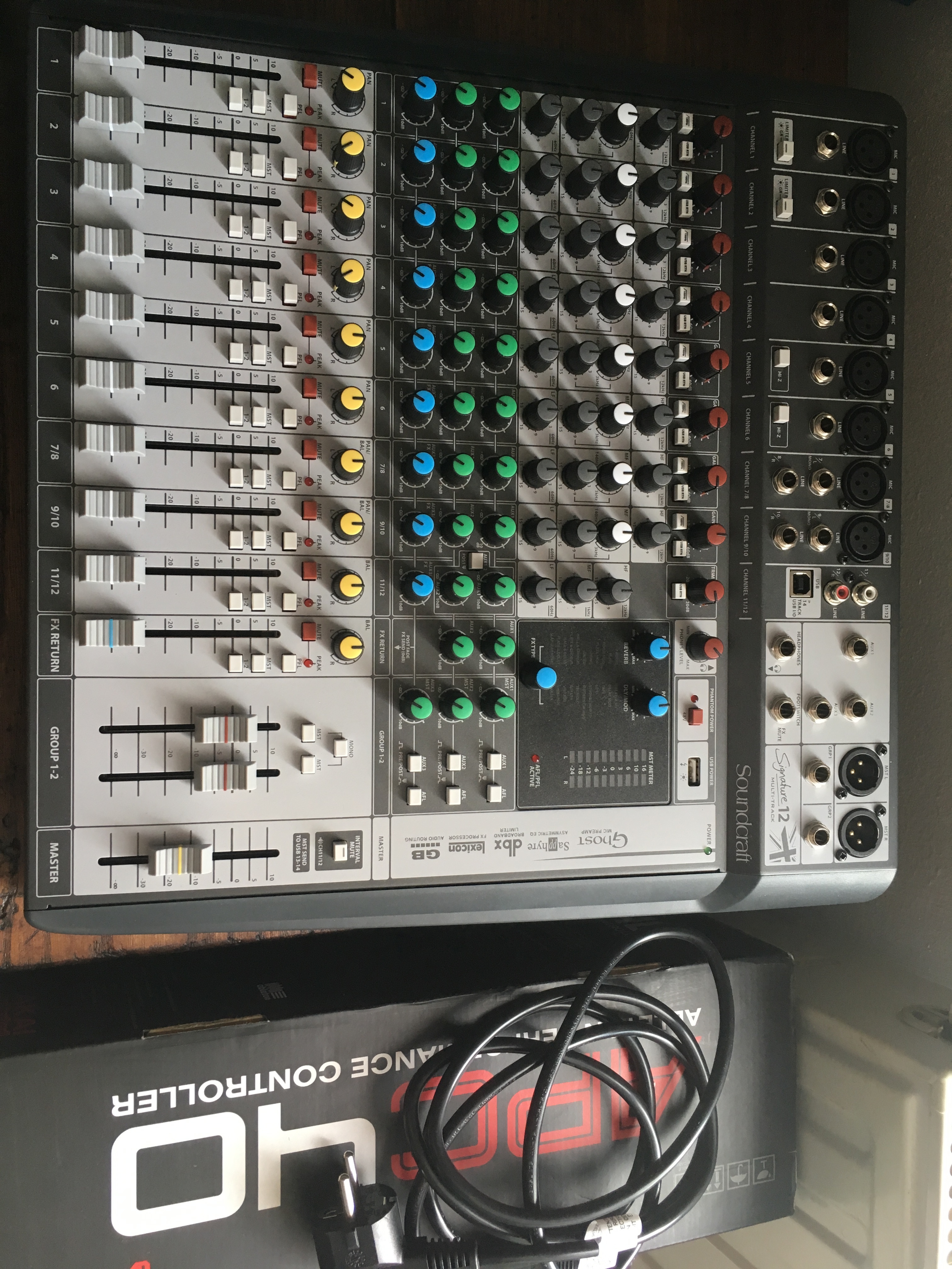SIGNATURE 12 MTK Soundcraft Signature 12 MTK Audiofanzine