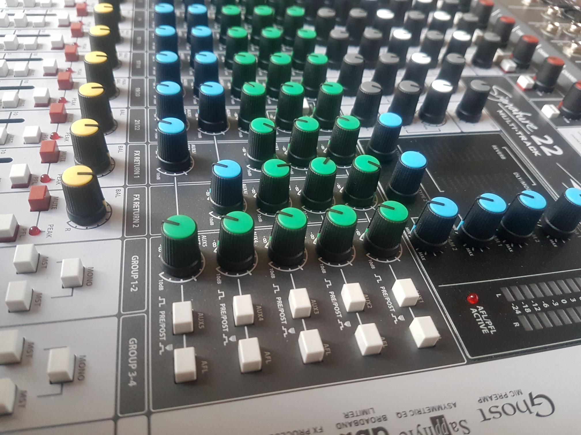 Soundcraft Signature 22 MTK - Audiofanzine