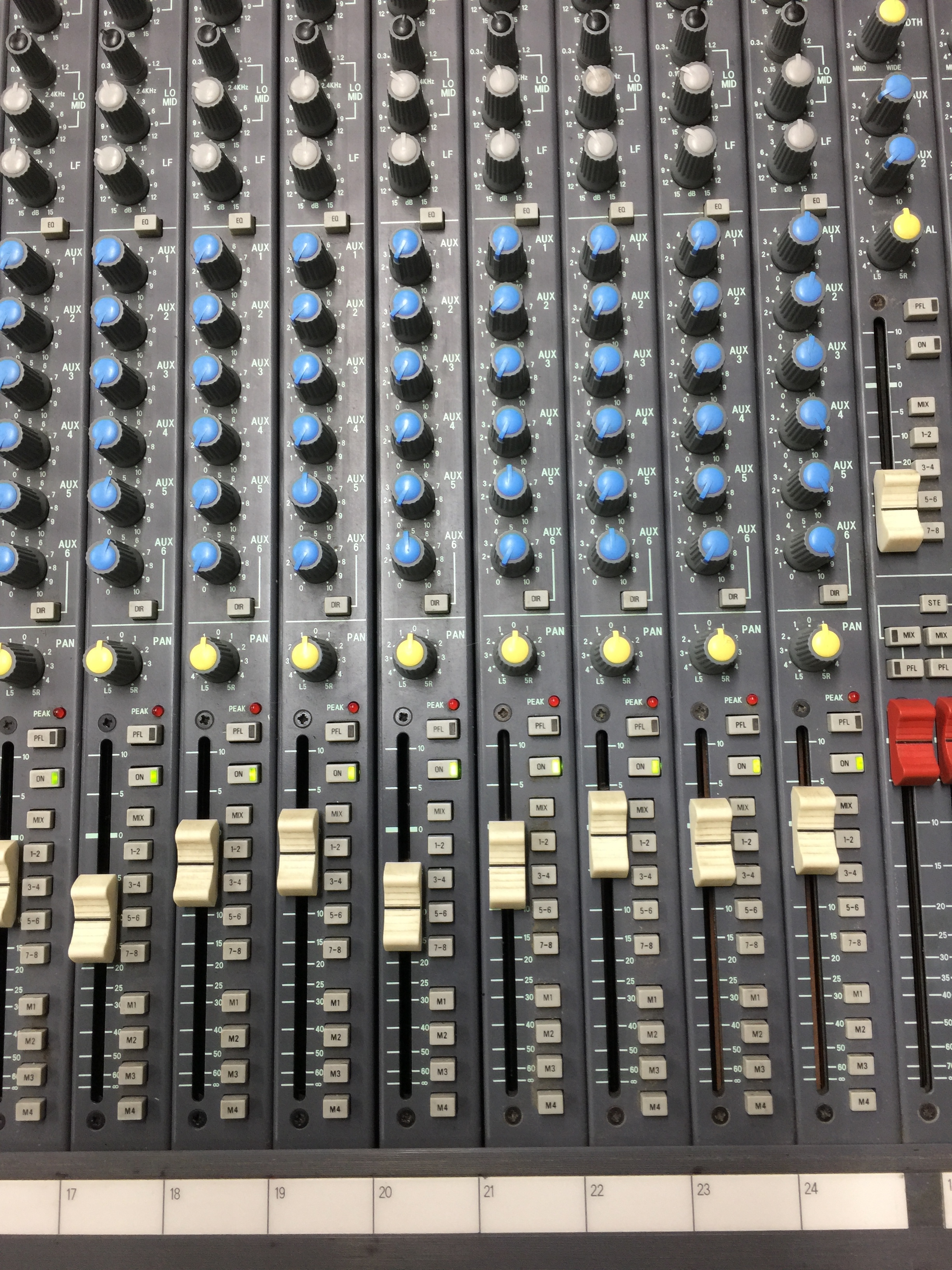 Photo Soundcraft Venue 2482 IMG 4248.JPG (1729629) Audiofanzine