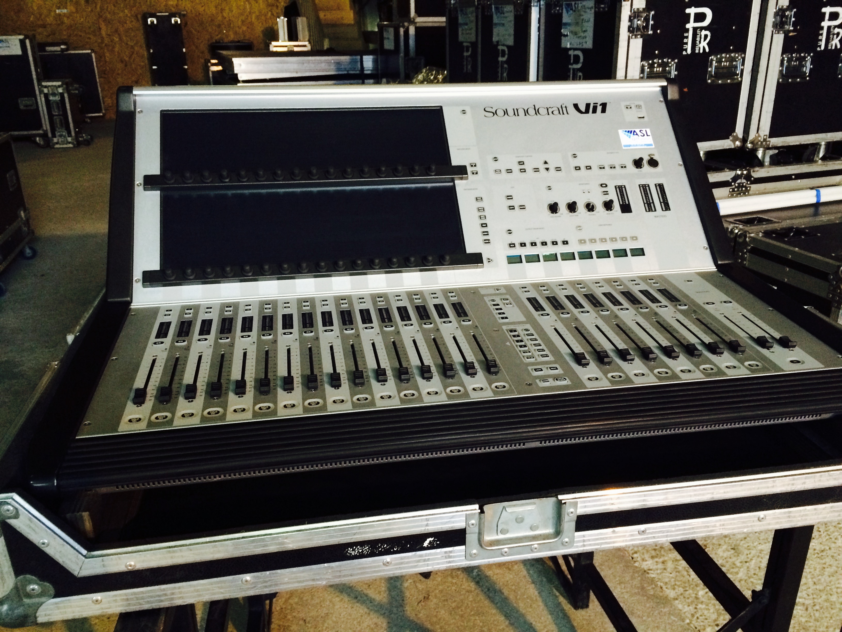 Photo Soundcraft Vi1 Soundcraft Vi1 (82446) (1017081) Audiofanzine