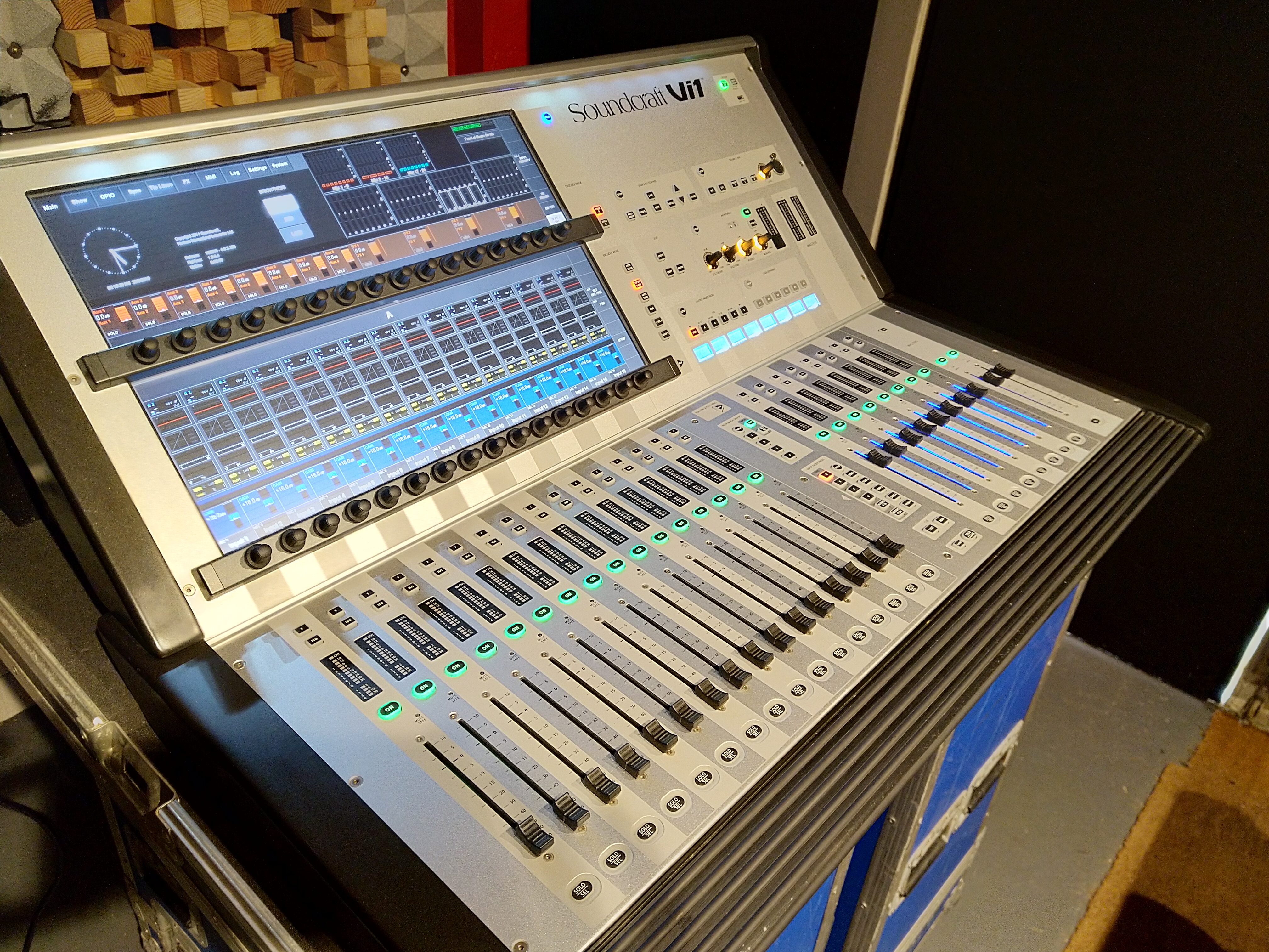 Vi1 Soundcraft Vi1 Audiofanzine