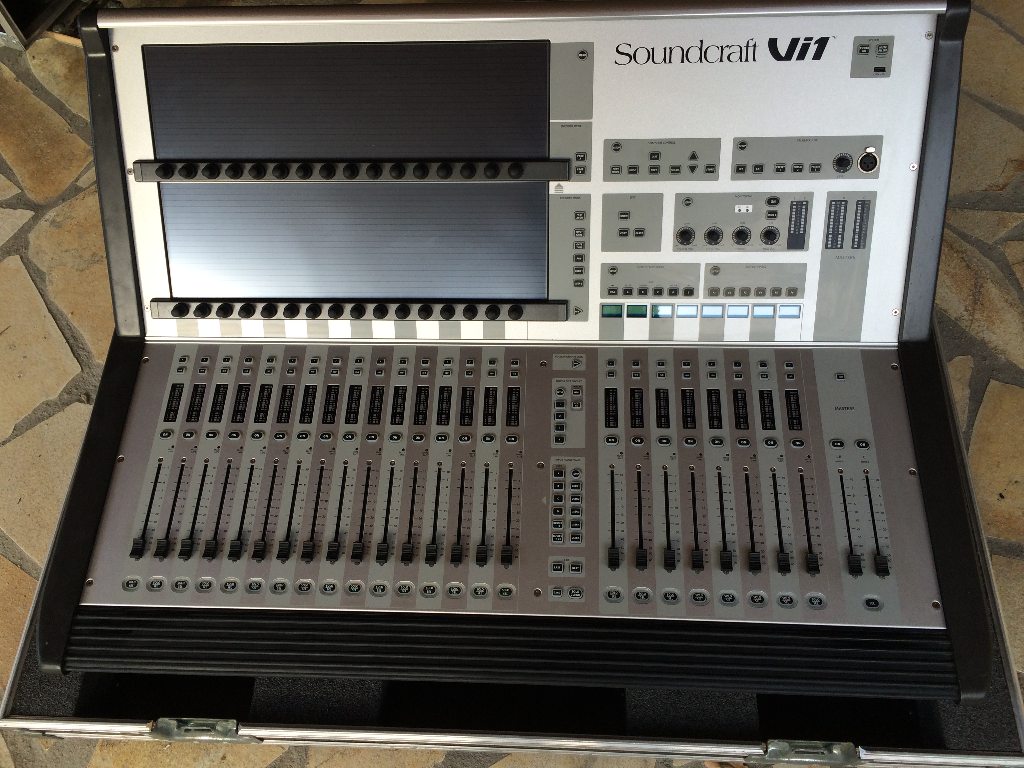 Photo Soundcraft Vi1 Soundcraft Vi1 (52976) (954765) Audiofanzine