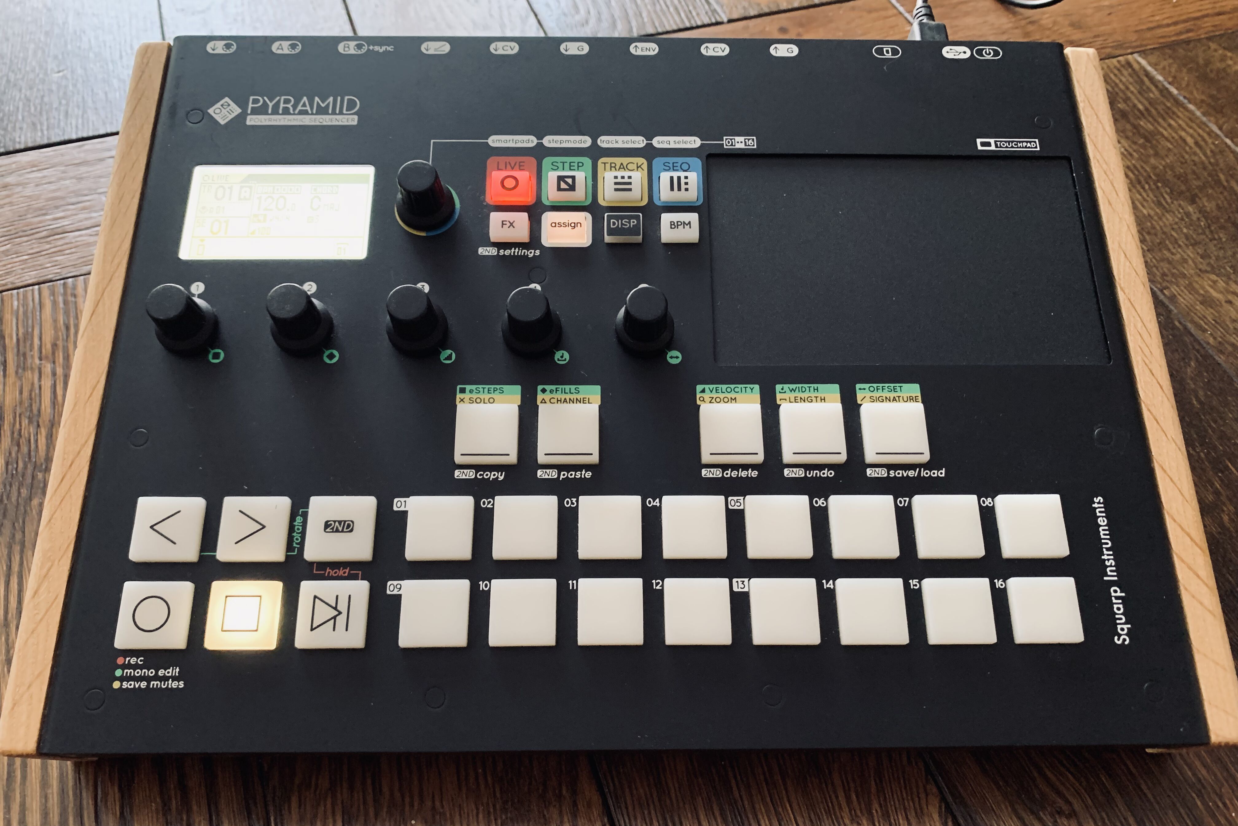 Pyramid - Squarp Instruments Pyramid - Audiofanzine