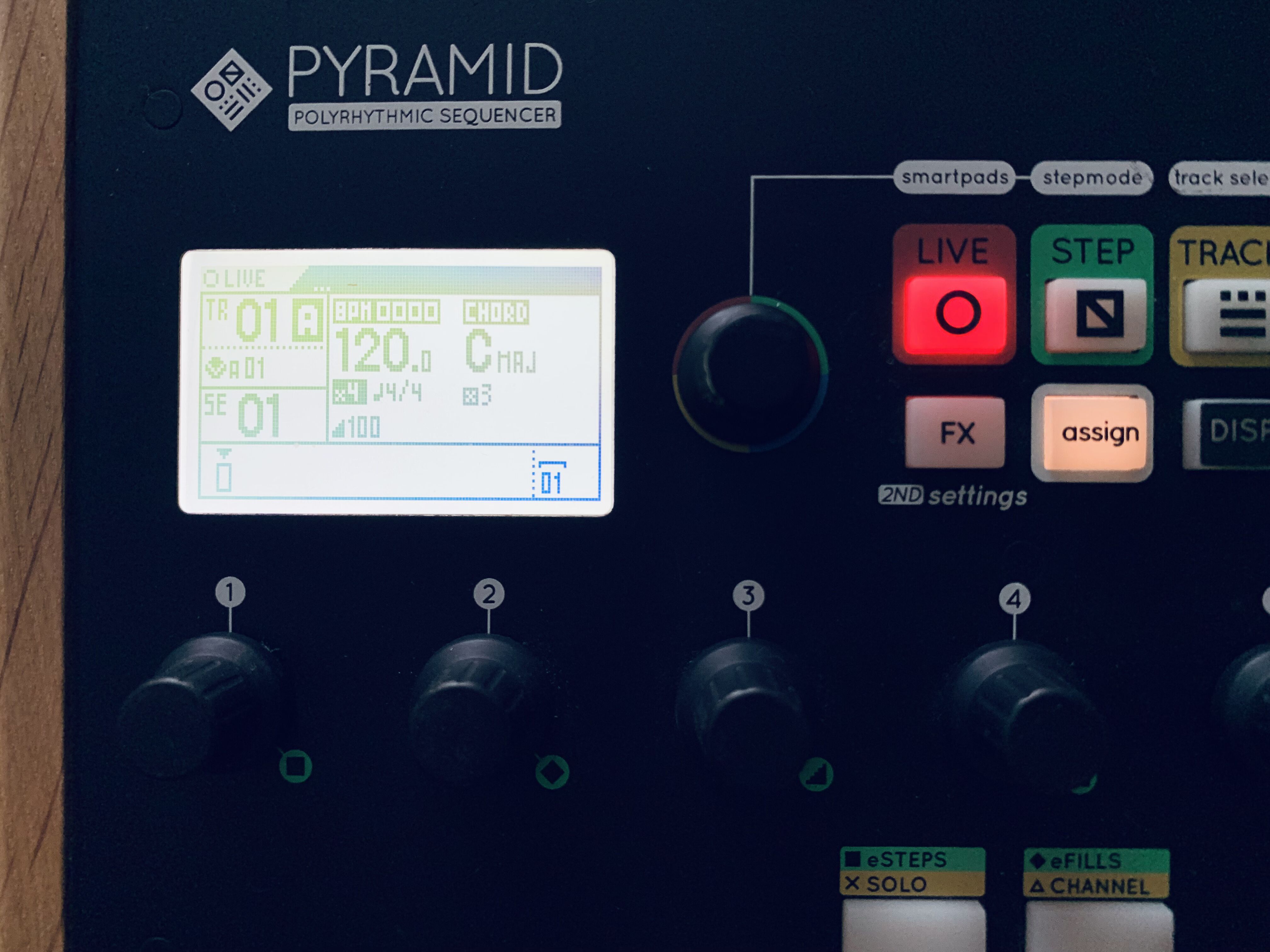 Pyramid - Squarp Instruments Pyramid - Audiofanzine