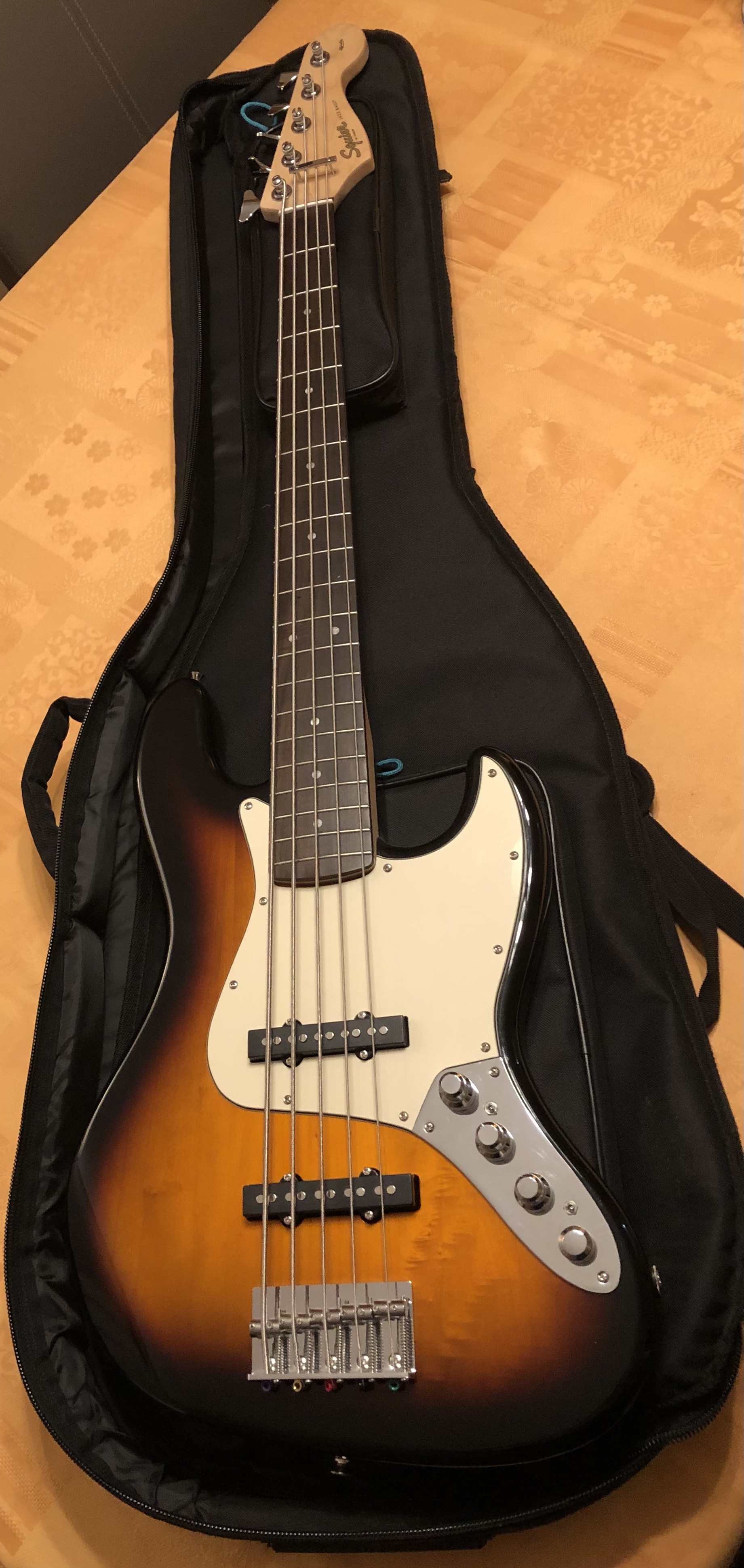 Affinity Jazz Bass V [2007-2020] Squier - Audiofanzine