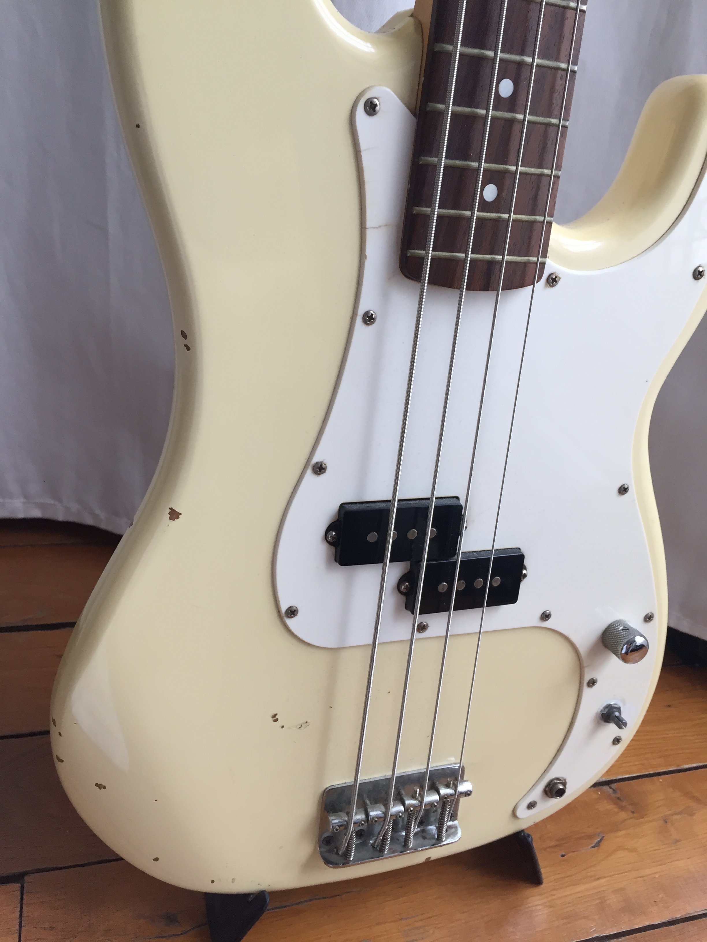 Squier P bass debut 2000 (IledeFrance) Audiofanzine