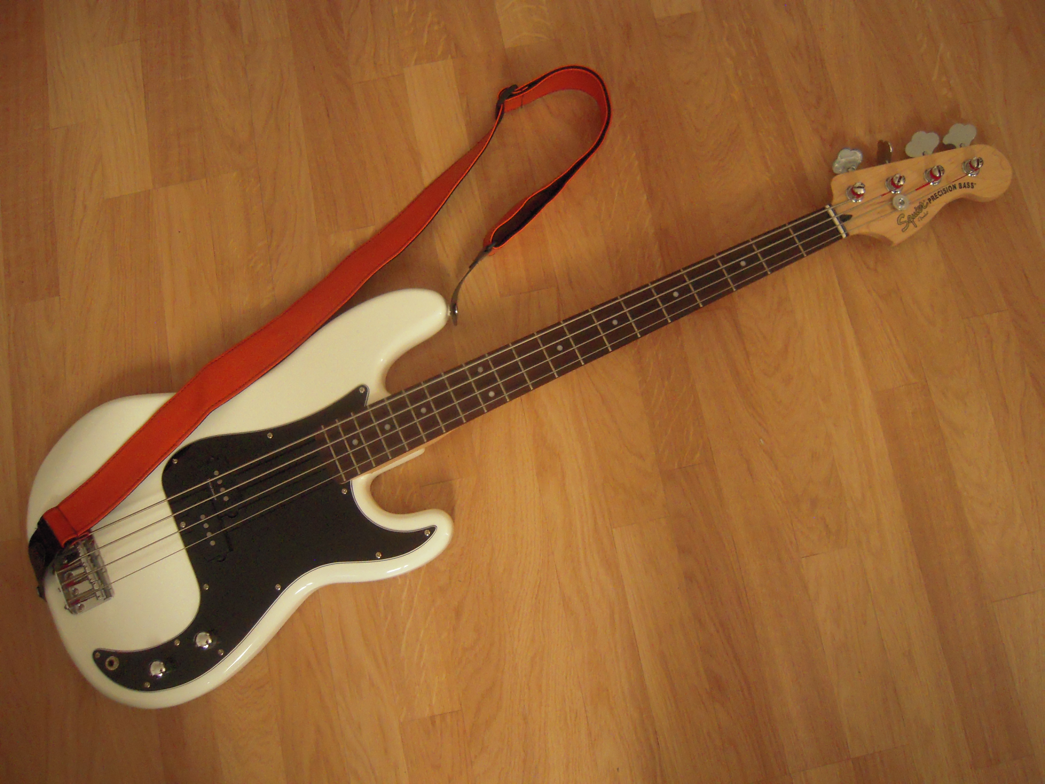 Squier Affinity P Bass image (595093) Audiofanzine
