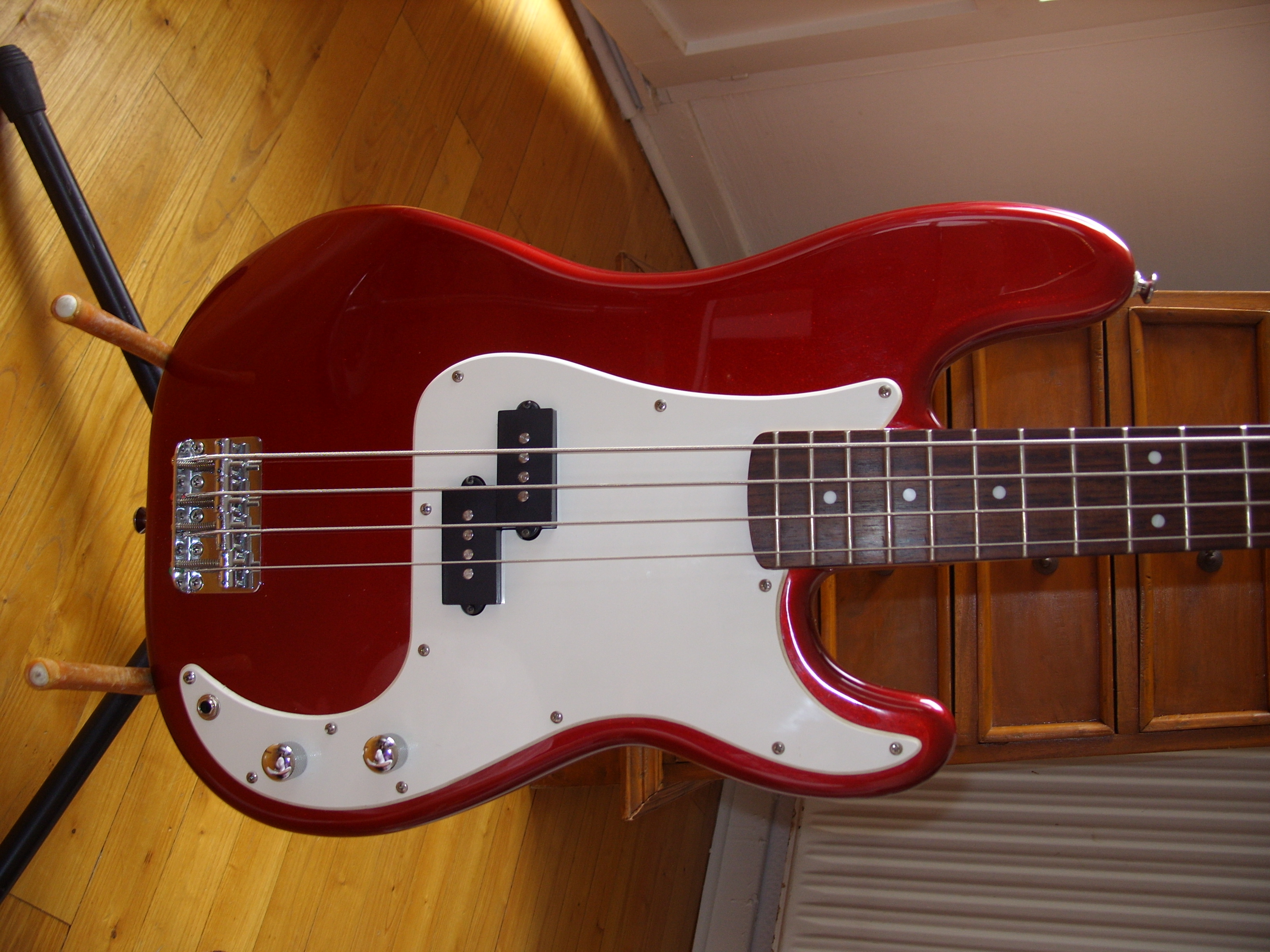 Squier Affinity P Bass image (883246) Audiofanzine