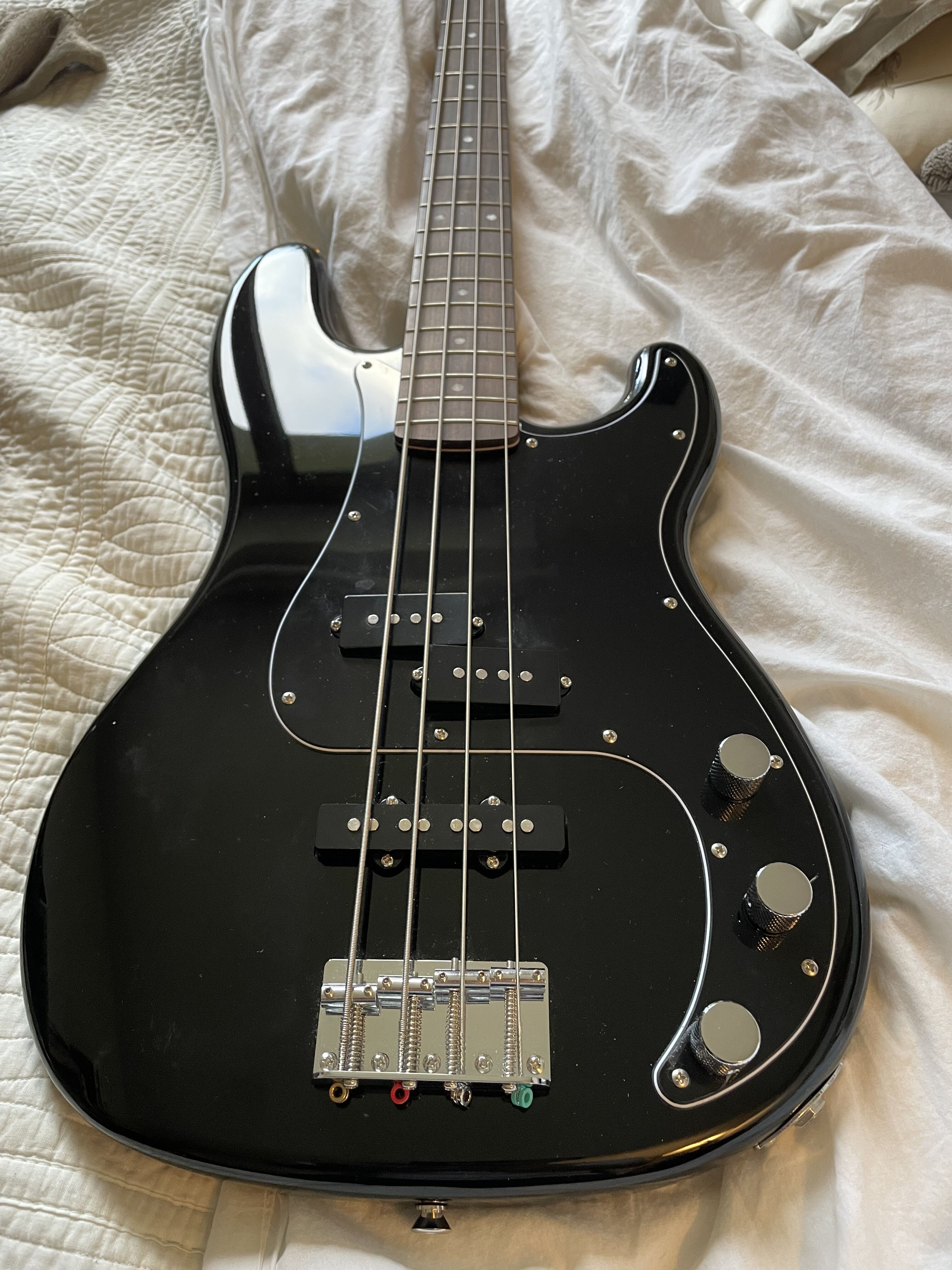 Affinity Precision Bass PJ (2021) Squier - Audiofanzine