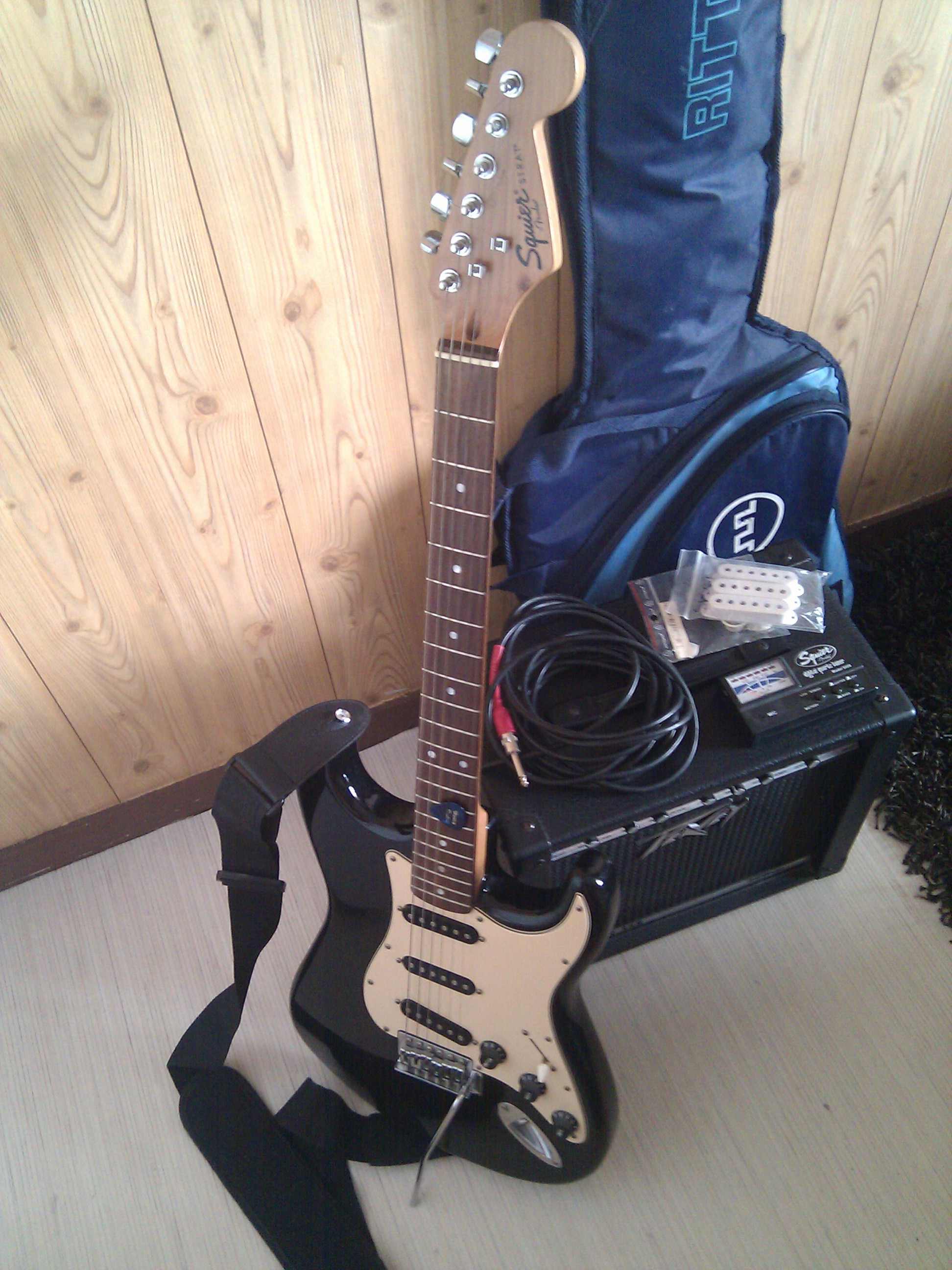 Photo Squier Bullet Strat with Tremolo : Squier Affinity Series - Bullet Strat - Bk (#109412 