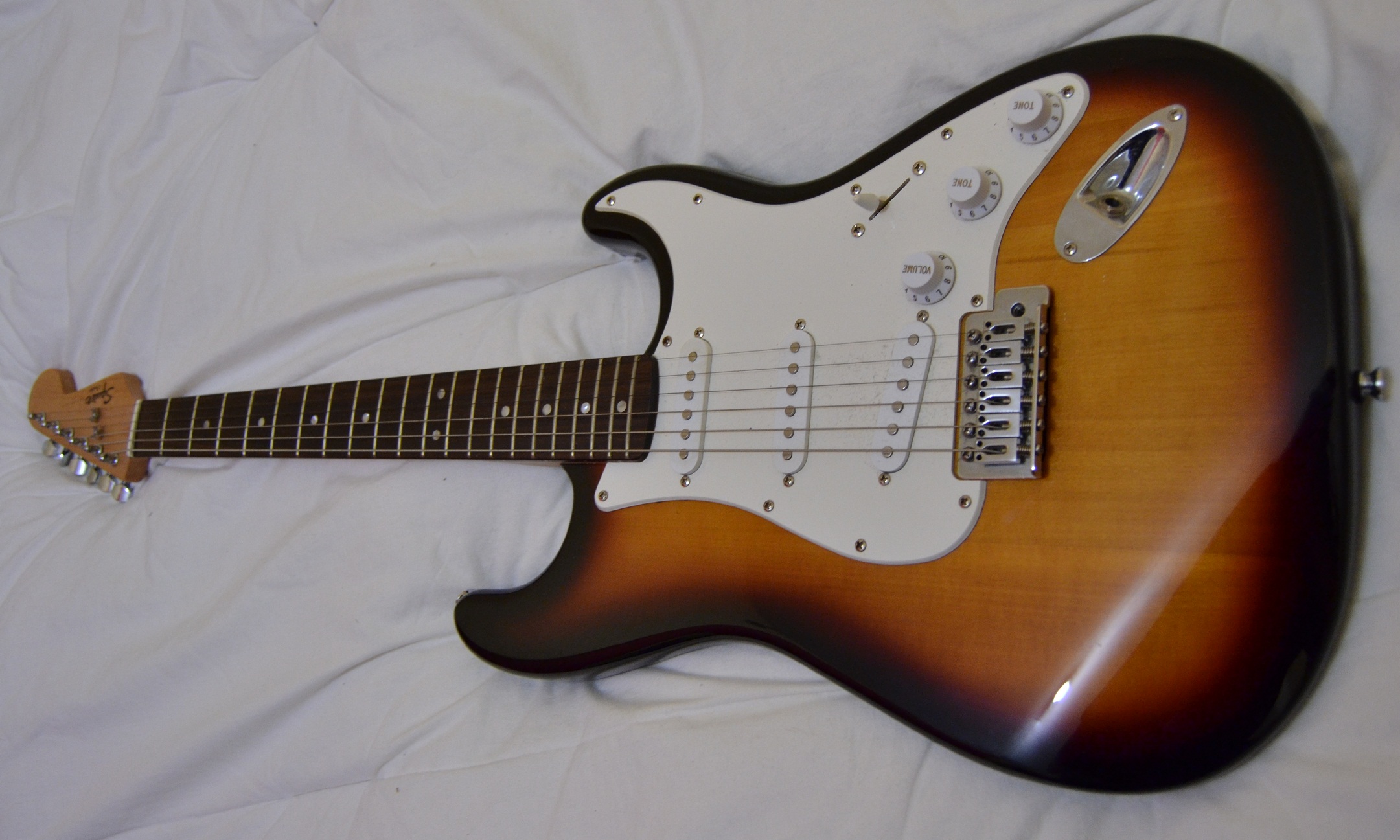 Squier Bullet Strat with Tremolo image (644109) Audiofanzine