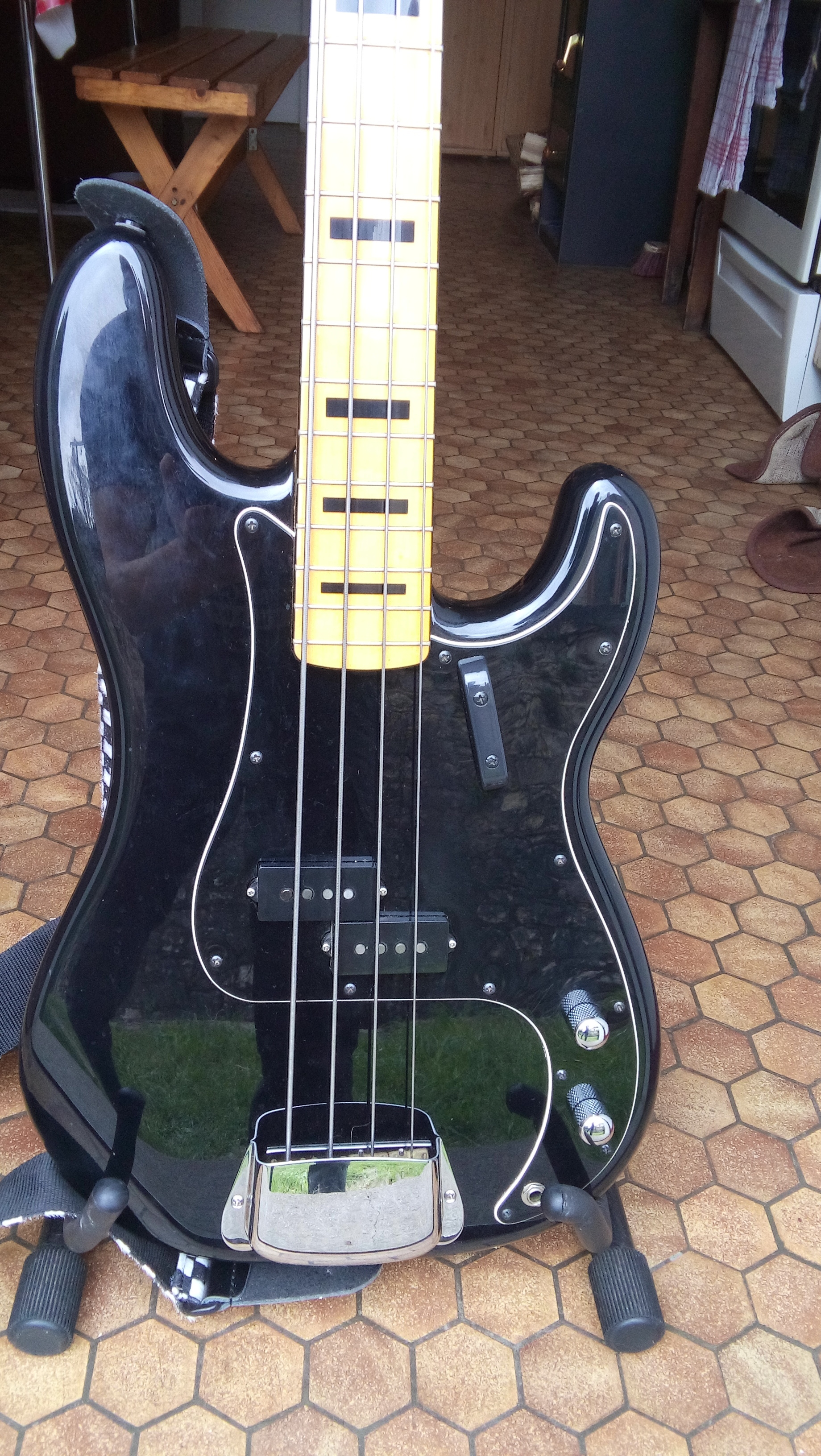 Classic Vibe P Bass '70s Squier Classic Vibe P Bass '70s Audiofanzine