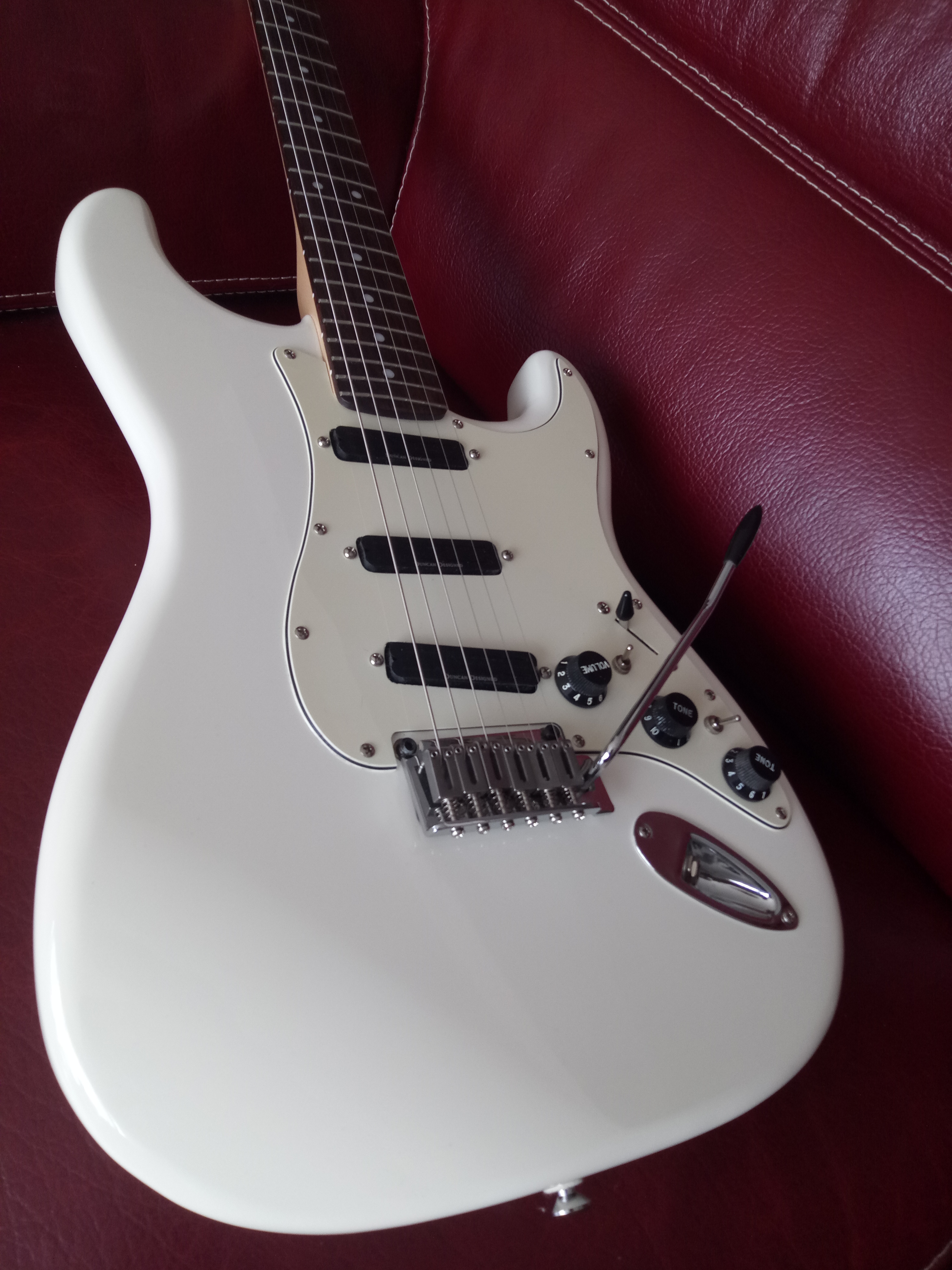 Deluxe Hot Rails Strat - Squier Deluxe Hot Rails Strat - Audiofanzine