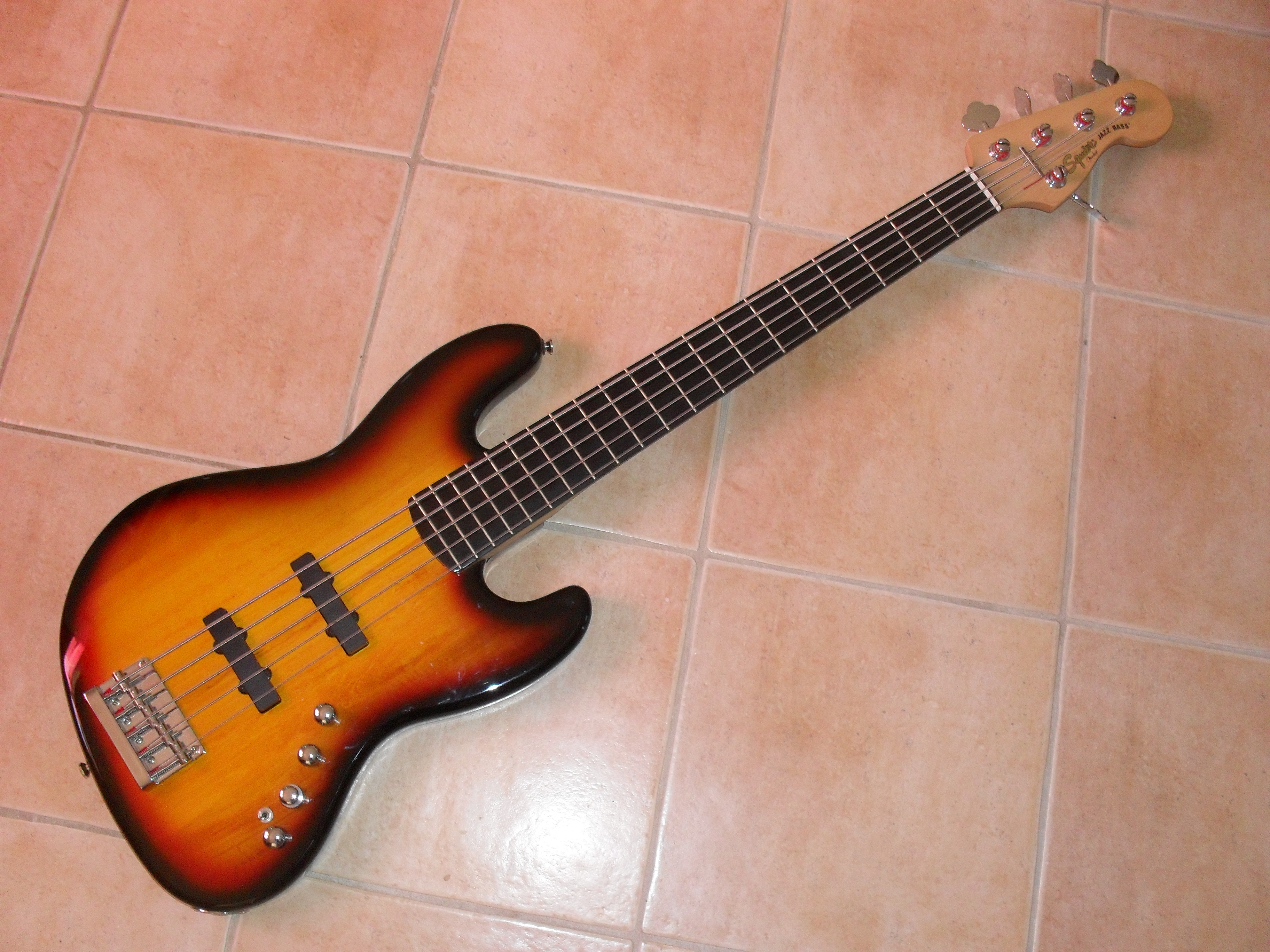 Squier Deluxe Jazz Bass V Active Image 1089512 Audiofanzine 6669