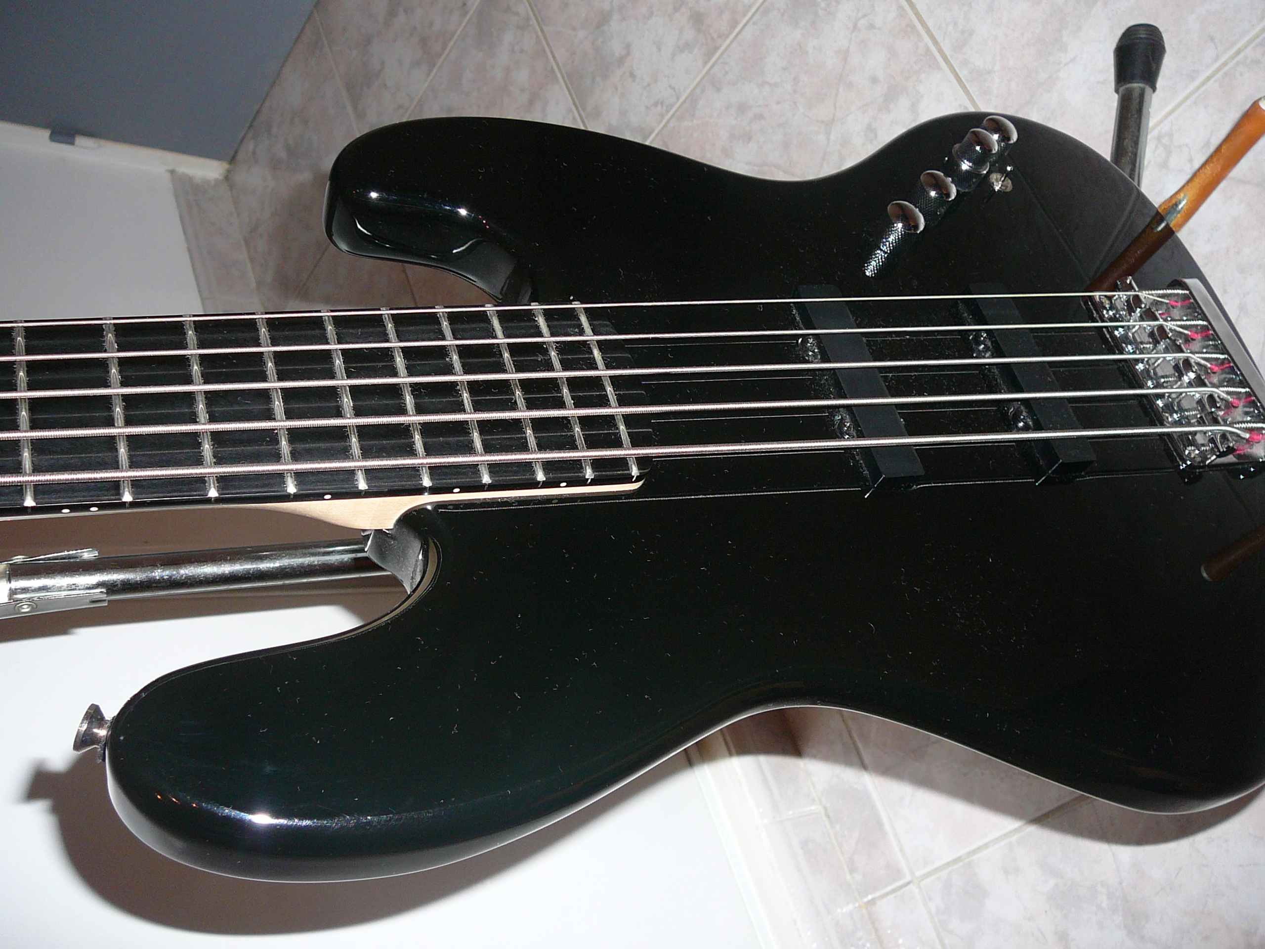 Photo Squier Deluxe Jazz Bass V Active Squier Deluxe Series Jazz Bass V Active Black Rw 8125 9357