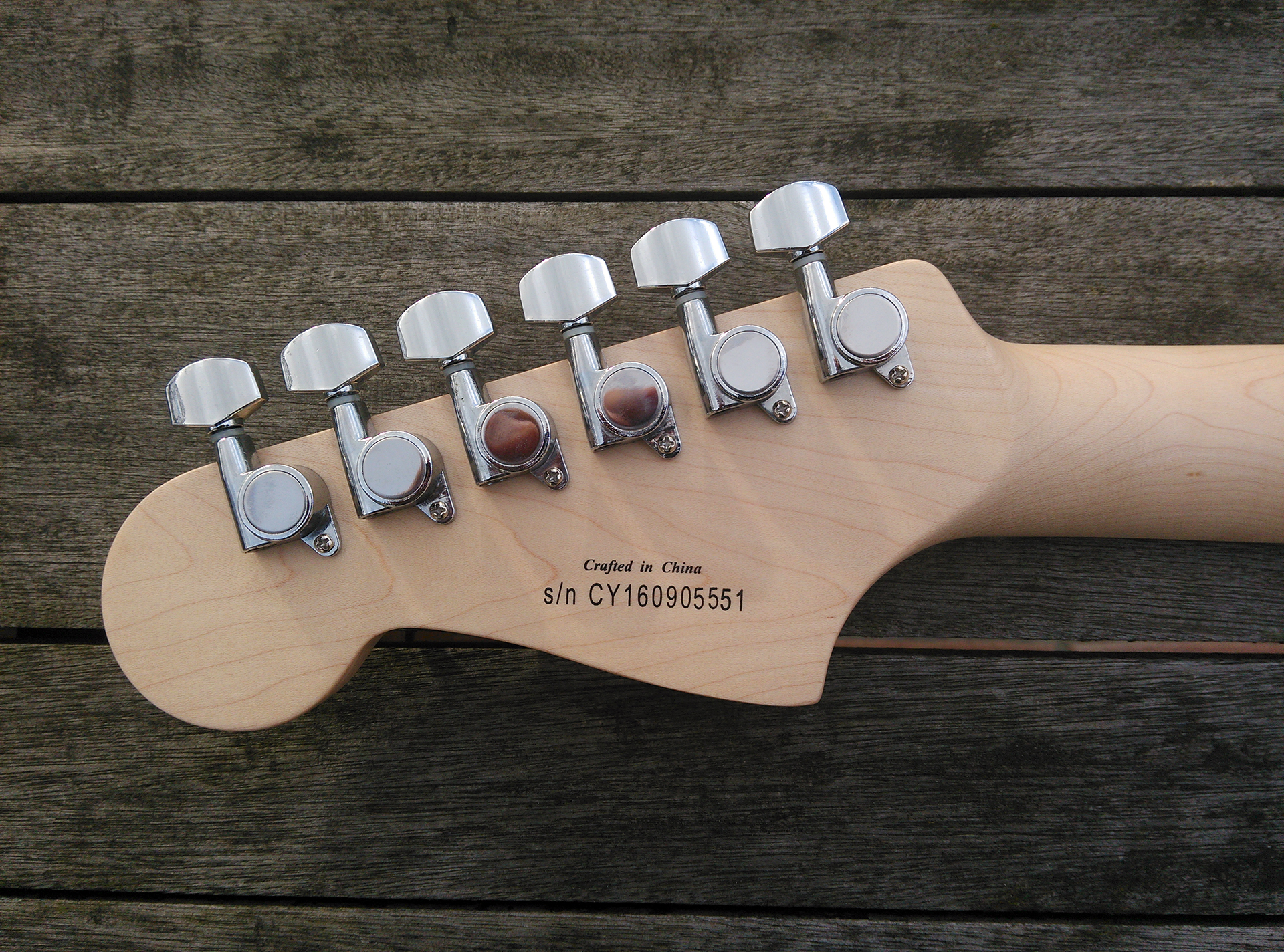 Deluxe Jazzmaster w/ Tremolo Squier Audiofanzine