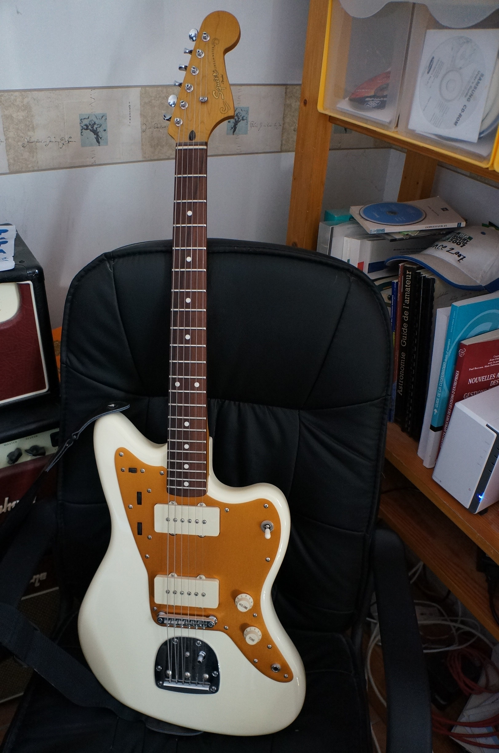 squier-j-mascis-jazzmaster-vintage-white-rosewood-917333.jpg