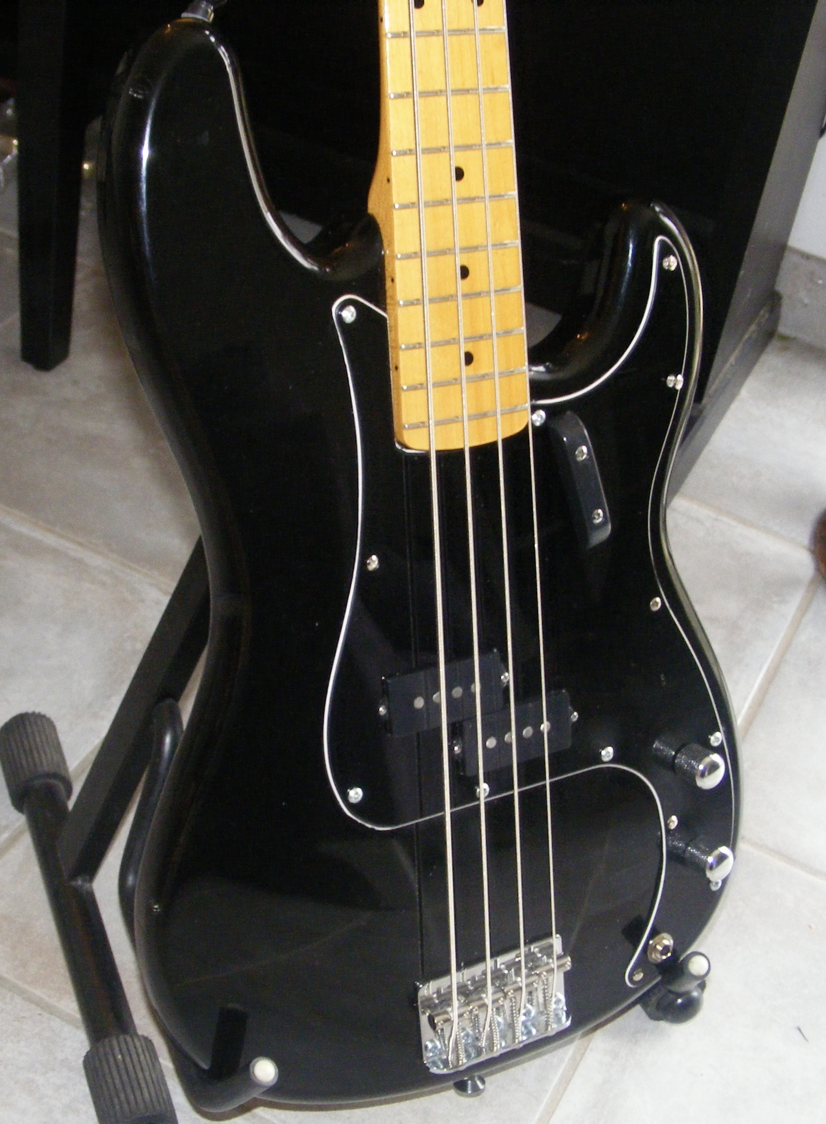 Photo Squier Matt Freeman Precision Bass Squier Matt Freeman Precision Bass 11156 1432417 3752